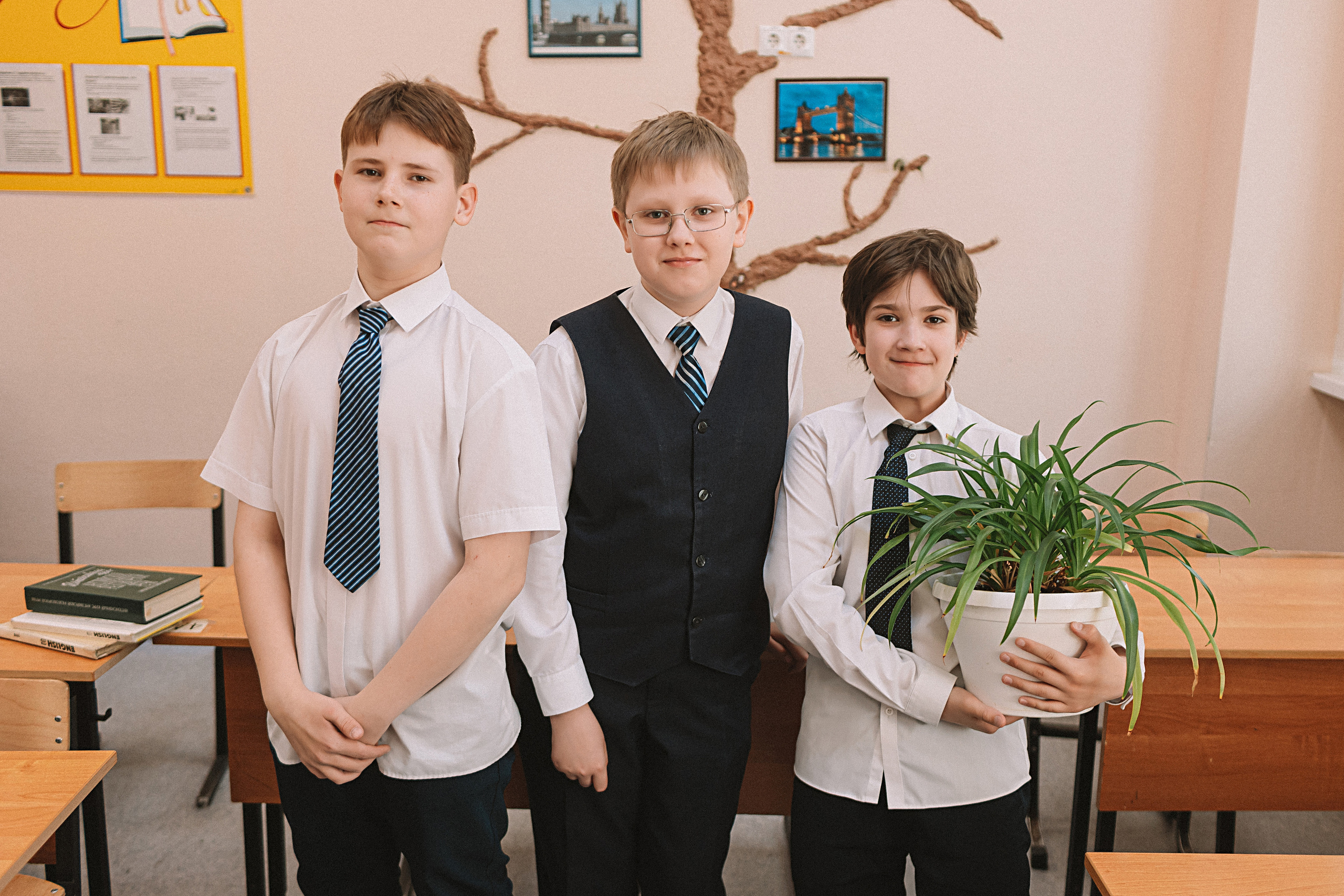 7 класс в стенах школы. Семейный фотограф Тюмень, фотограф на роды Салмина Мария