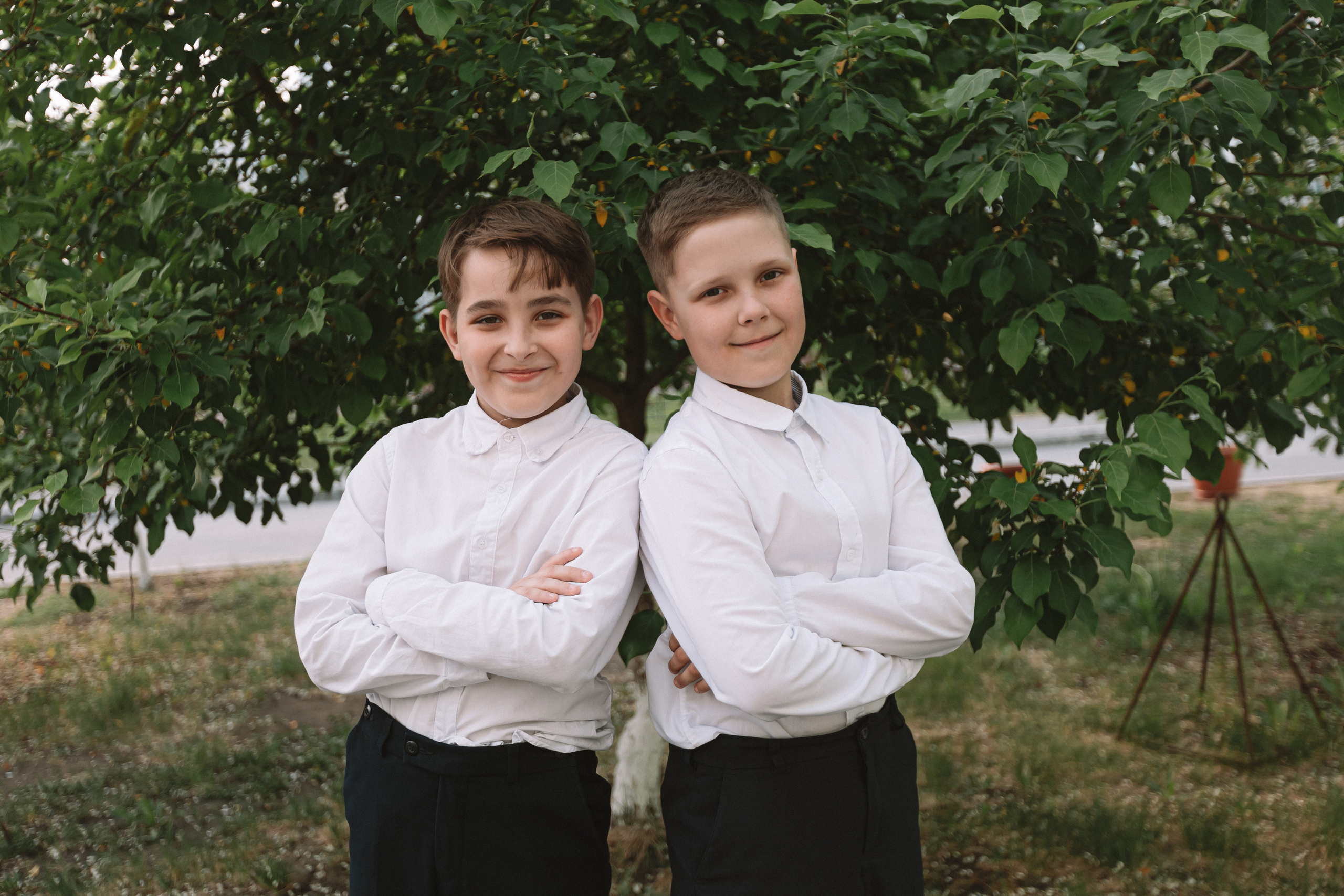 3 класс у школы. Семейный фотограф Тюмень, фотограф на роды Салмина Мария