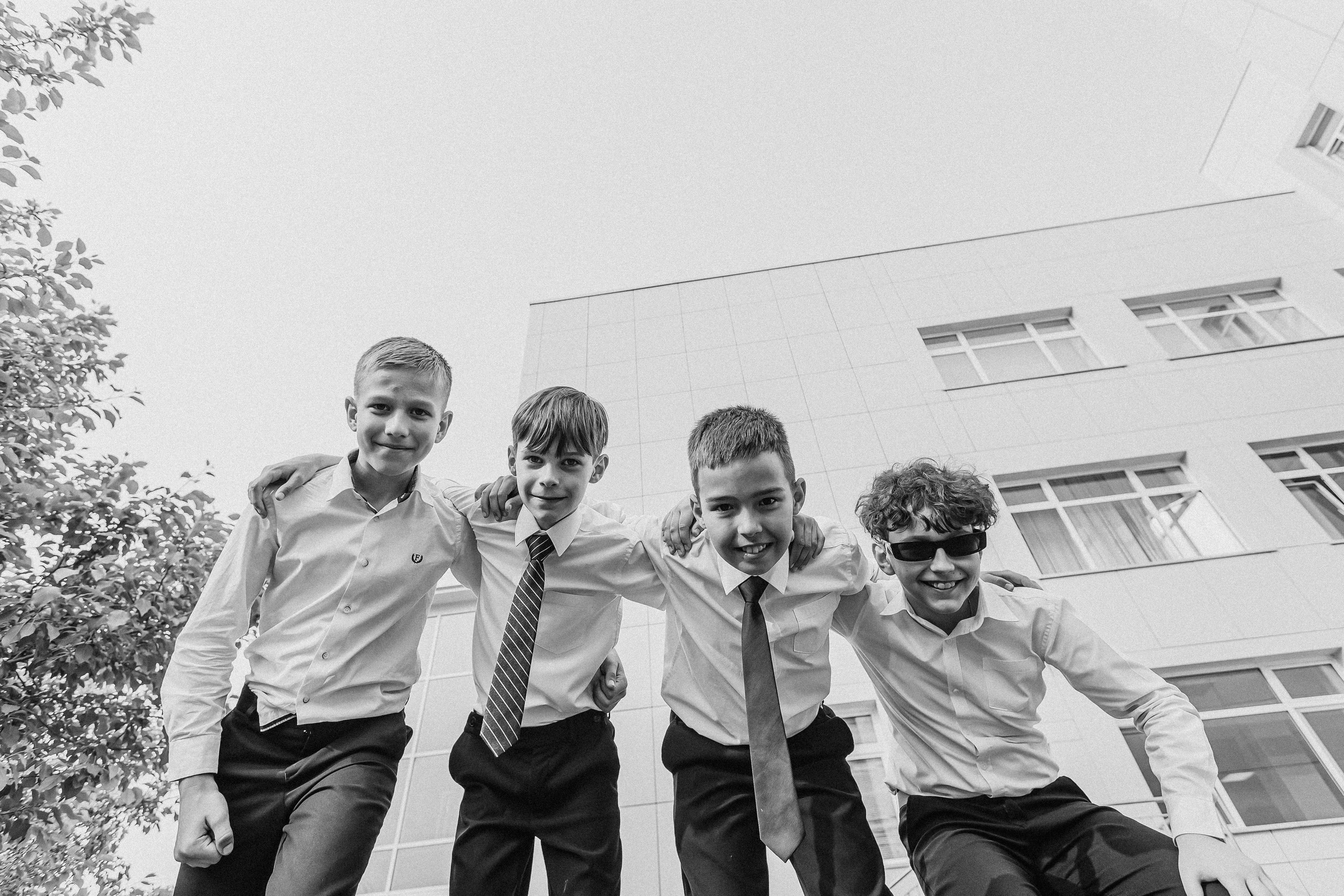 3 класс у школы. Семейный фотограф Тюмень, фотограф на роды Салмина Мария