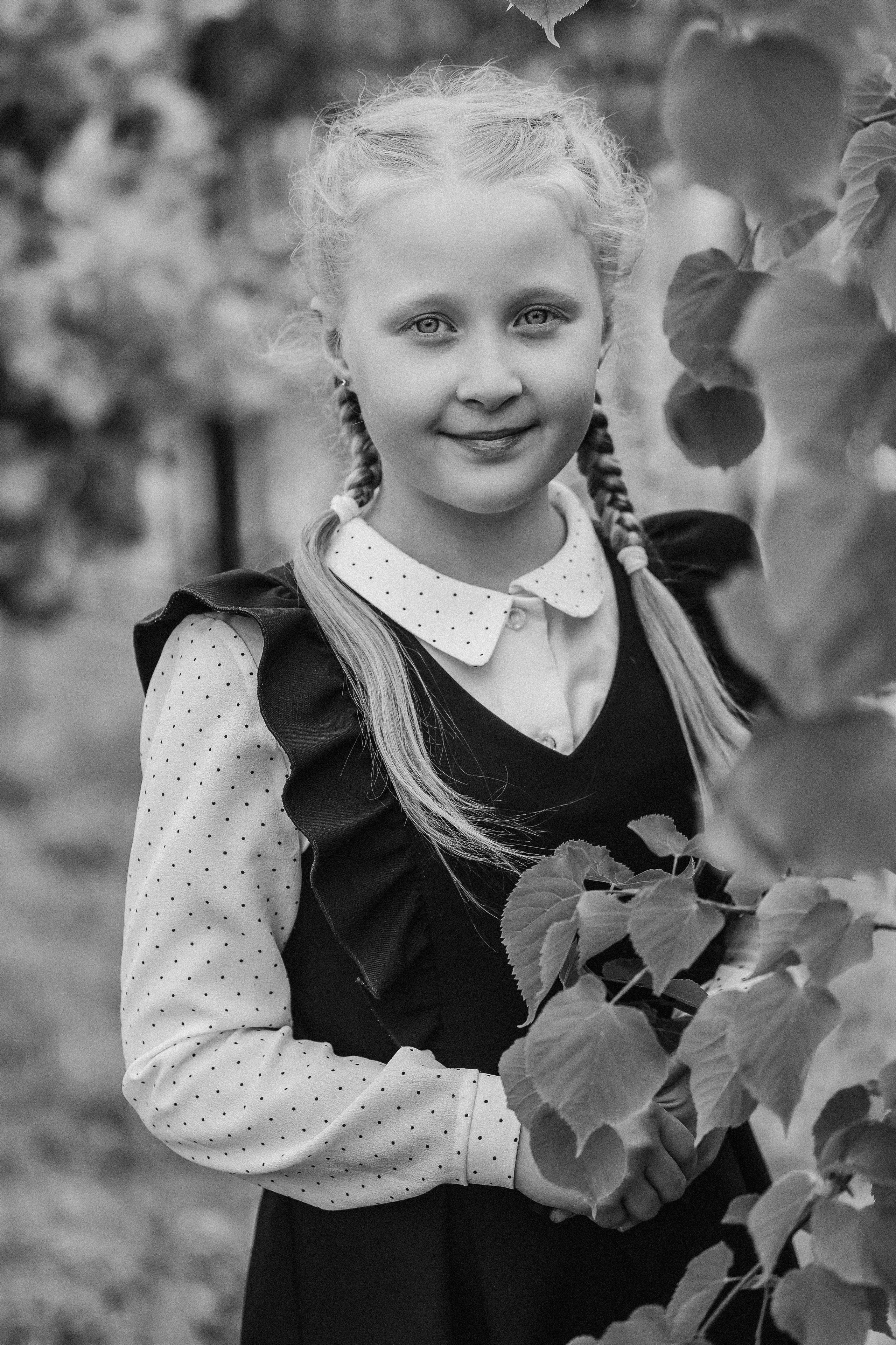 3 класс у школы. Семейный фотограф Тюмень, фотограф на роды Салмина Мария