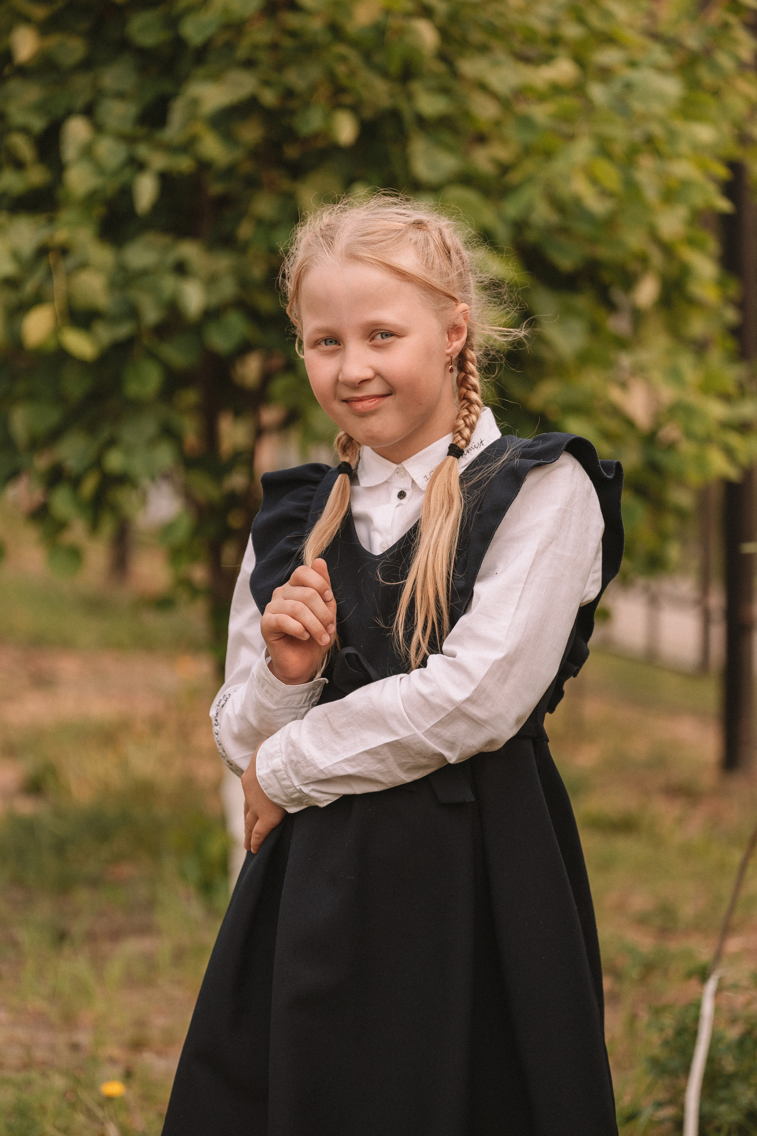 3 класс у школы. Семейный фотограф Тюмень, фотограф на роды Салмина Мария