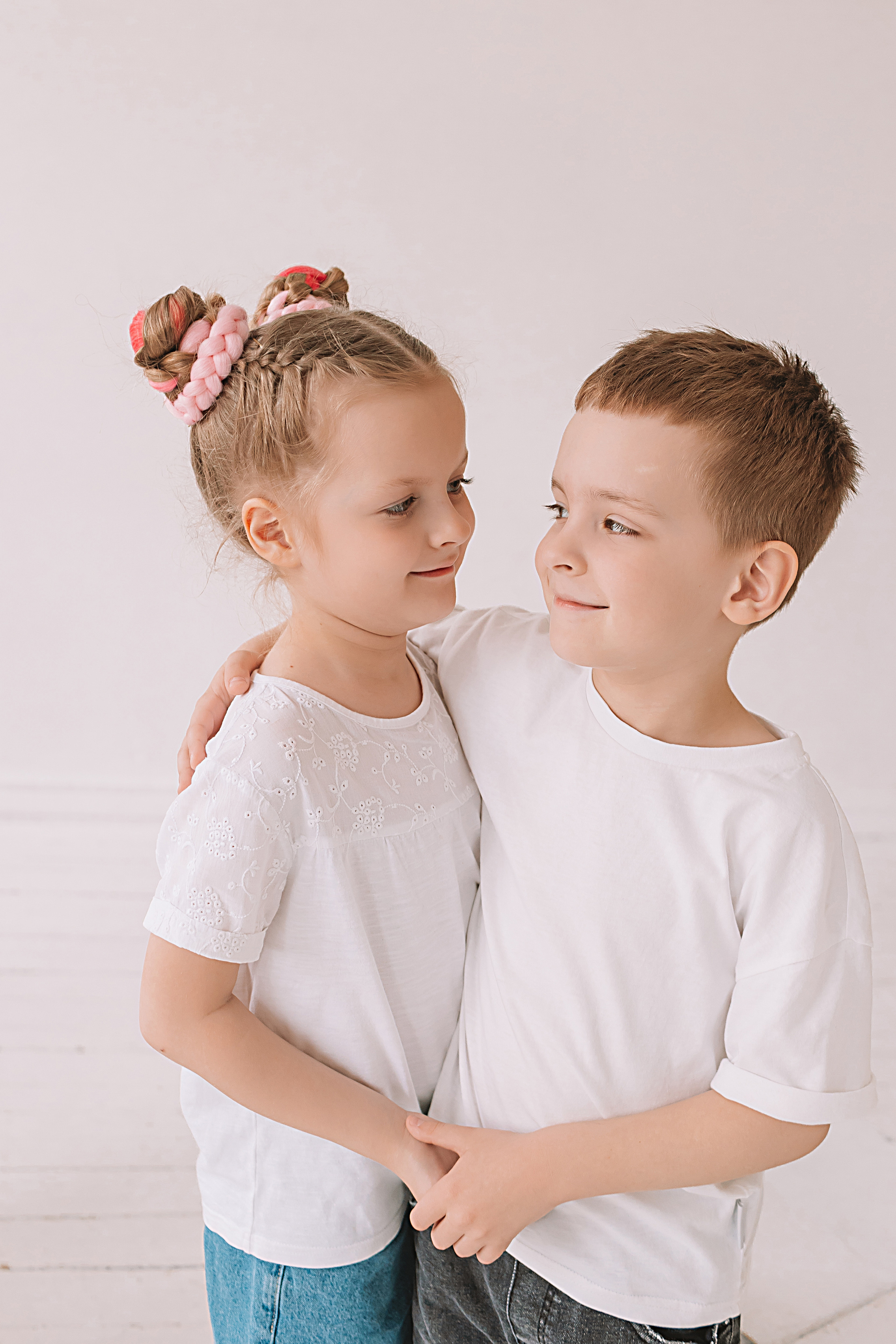 Садик в фотостудии. Семейный фотограф Тюмень, фотограф на роды Салмина Мария