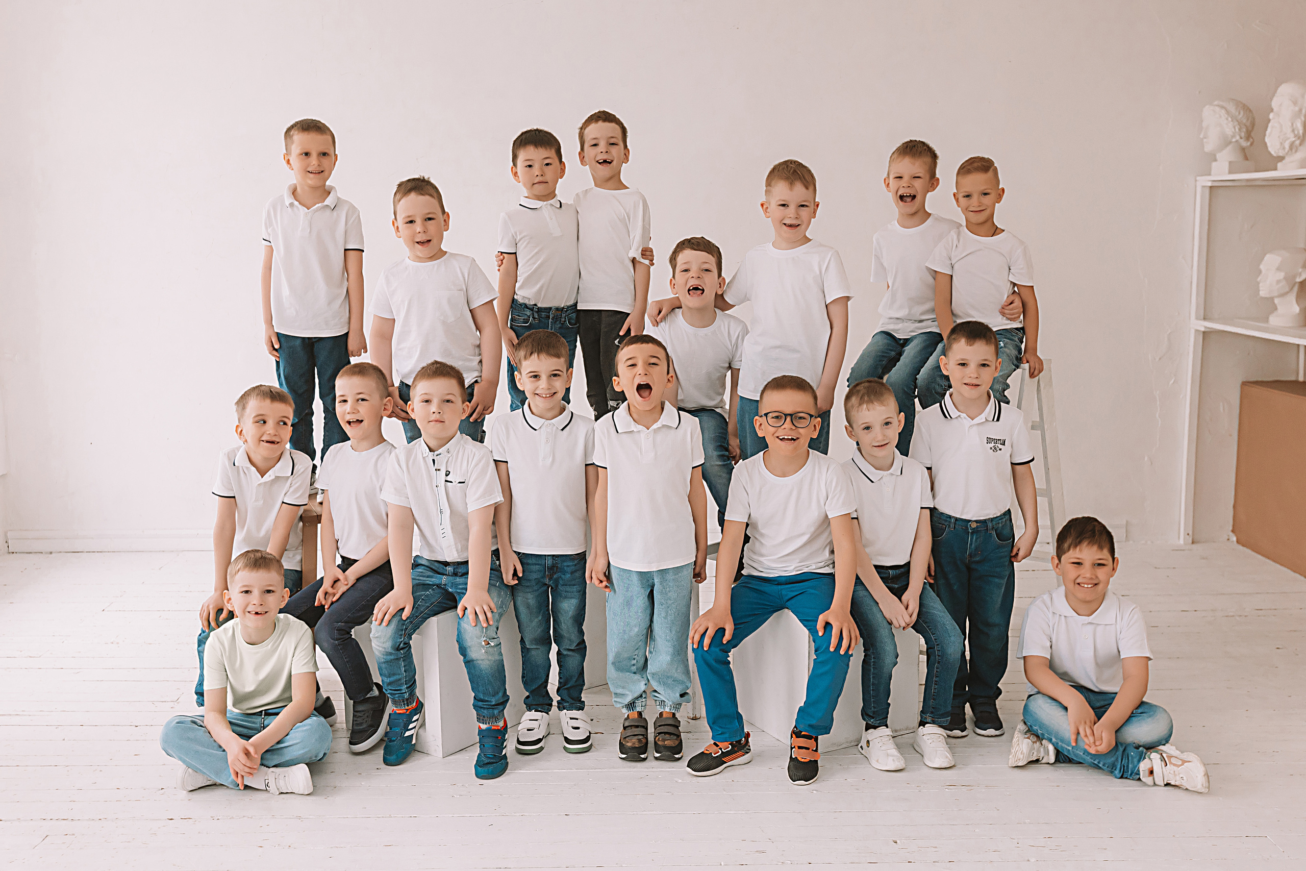 Садик в фотостудии. Семейный фотограф Тюмень, фотограф на роды Салмина Мария