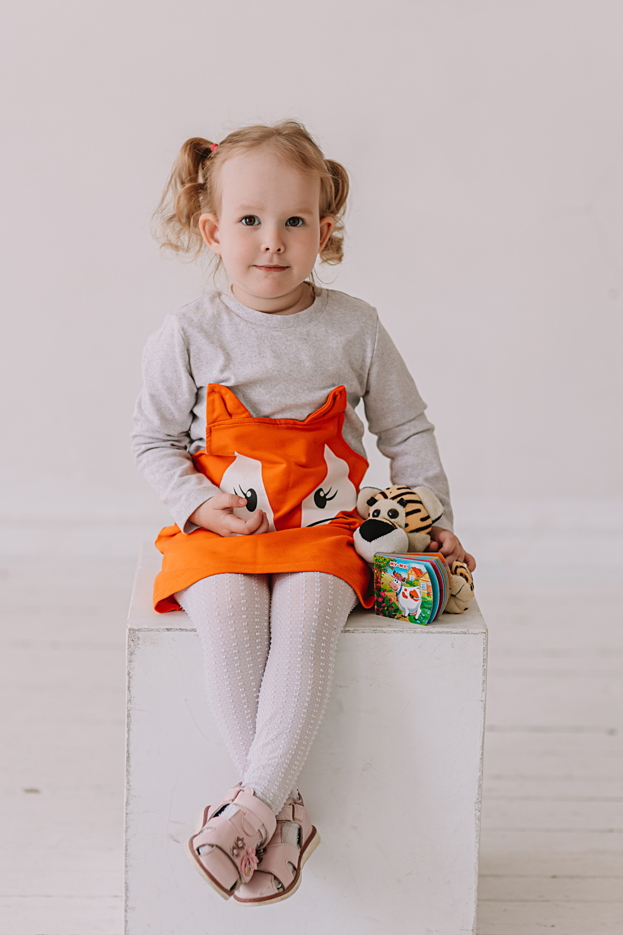 Младшая группа садика в студии. Семейный фотограф Тюмень, фотограф на роды Салмина Мария