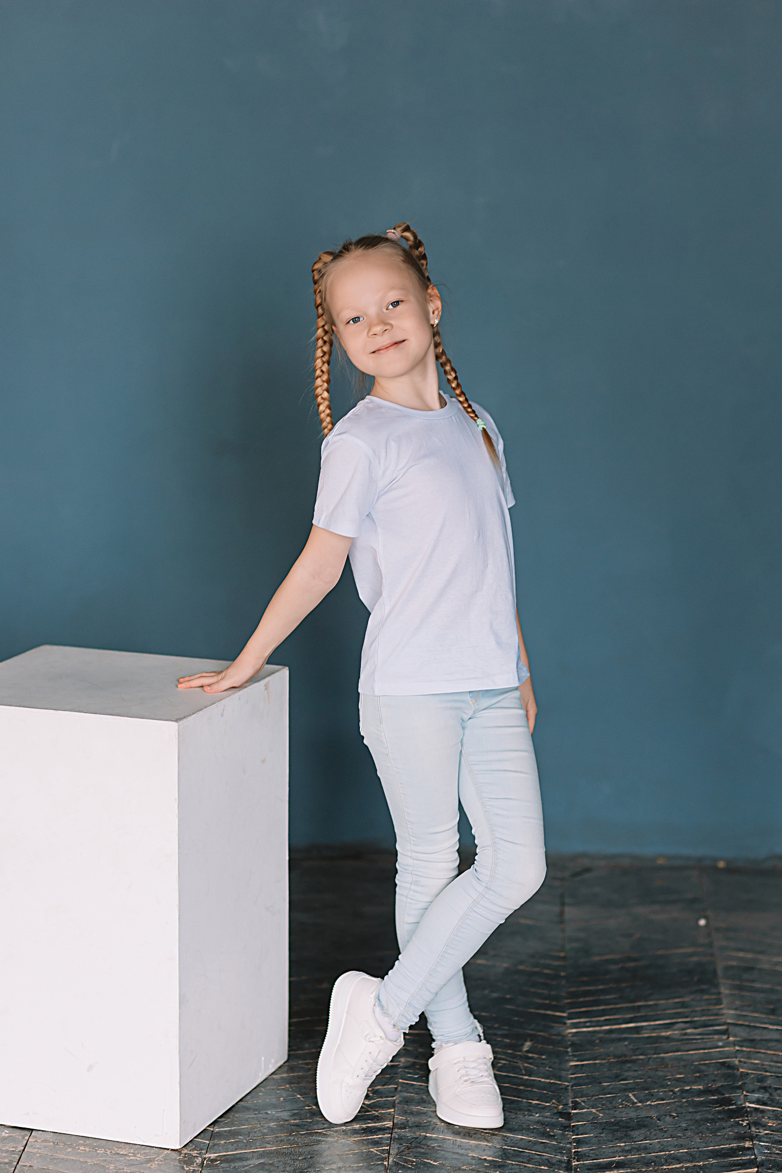 Садик в фотостудии. Семейный фотограф Тюмень, фотограф на роды Салмина Мария