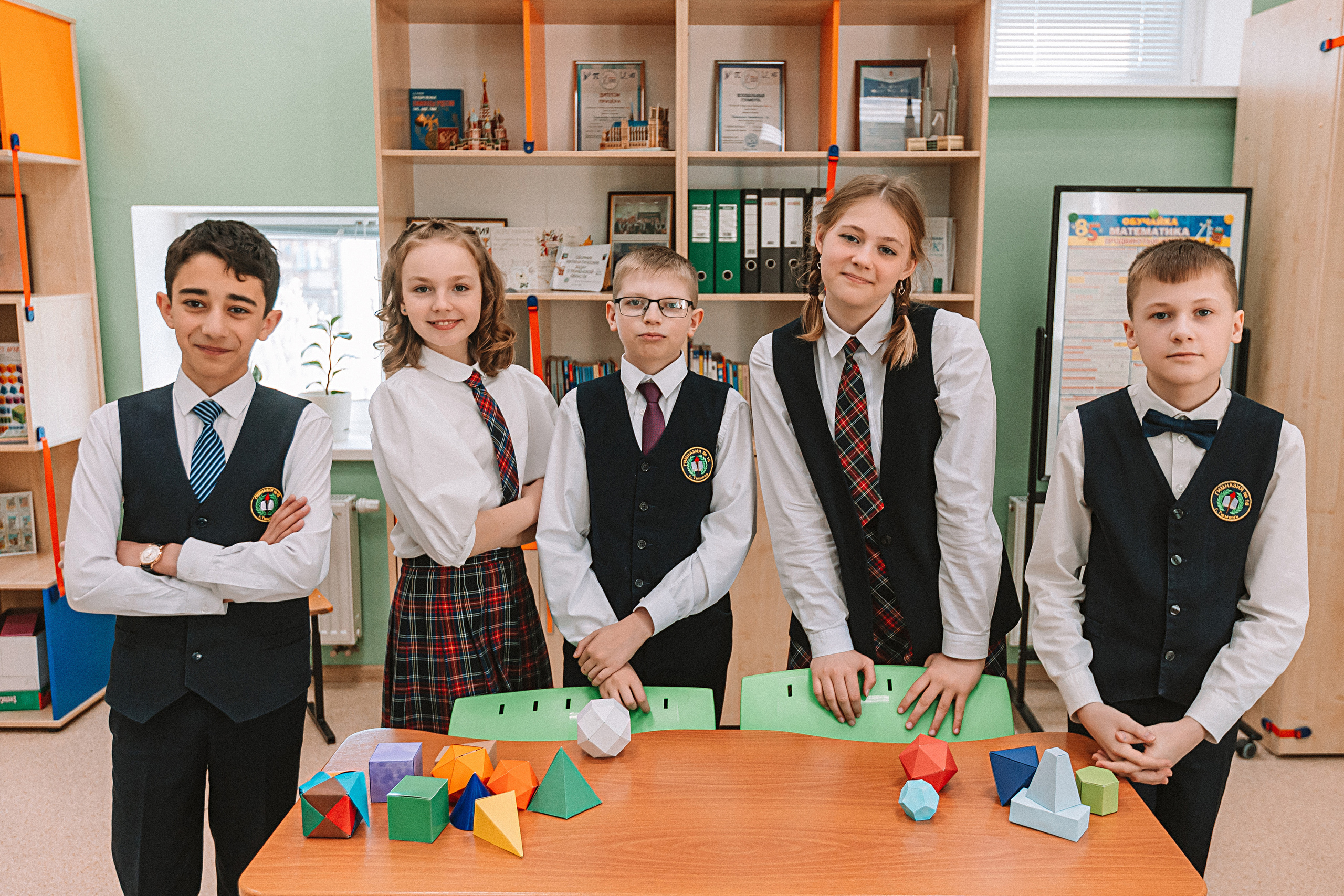 7 класс в кабинете. Семейный фотограф Тюмень, фотограф на роды Салмина Мария