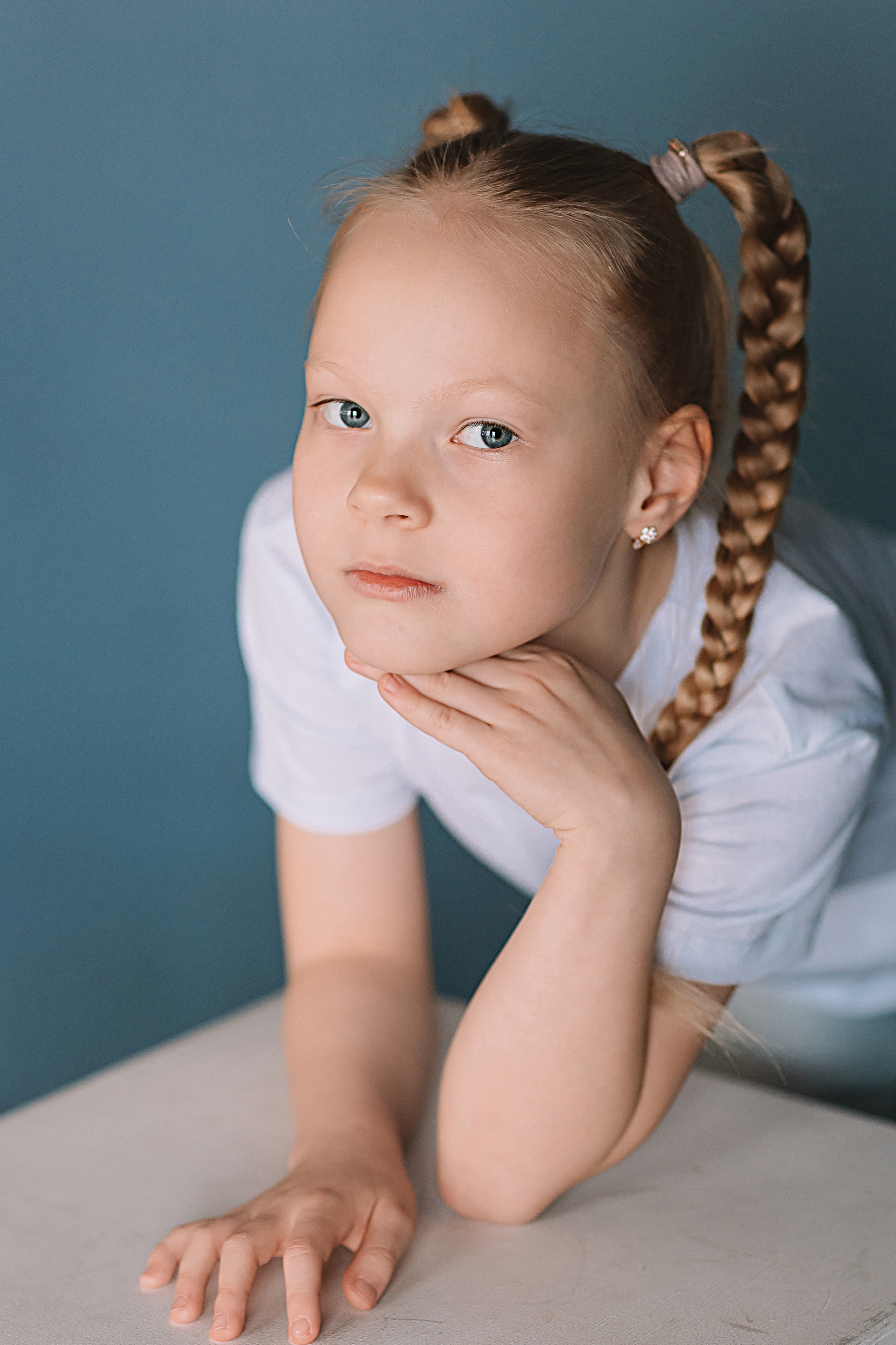 Садик в фотостудии. Семейный фотограф Тюмень, фотограф на роды Салмина Мария