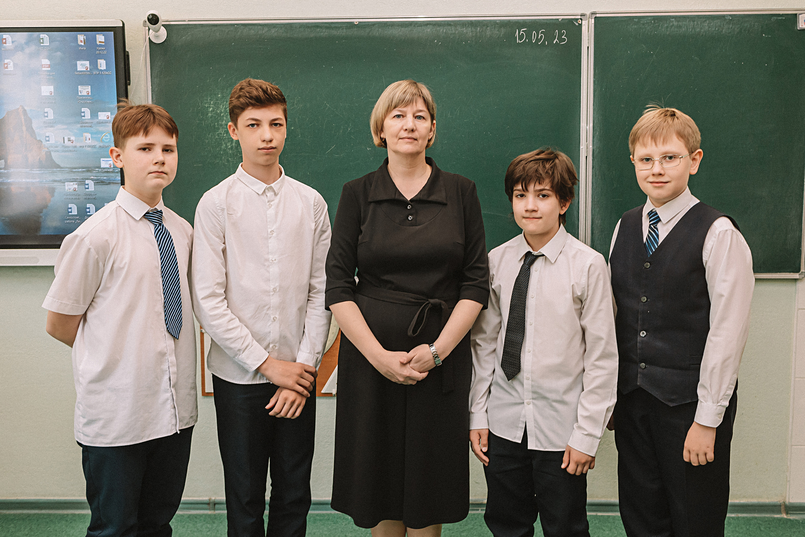 7 класс в стенах школы. Семейный фотограф Тюмень, фотограф на роды Салмина Мария