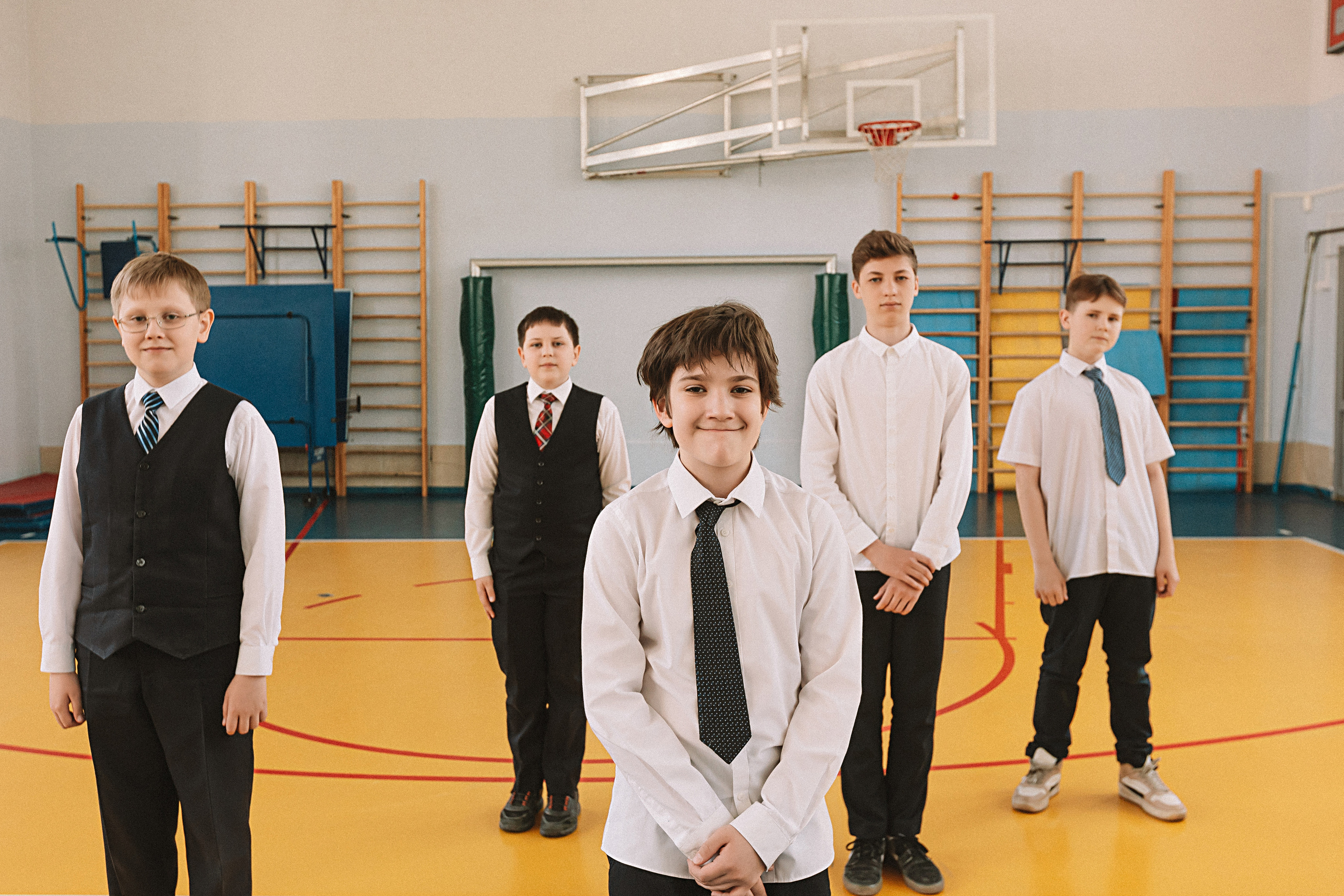 7 класс в стенах школы. Семейный фотограф Тюмень, фотограф на роды Салмина Мария