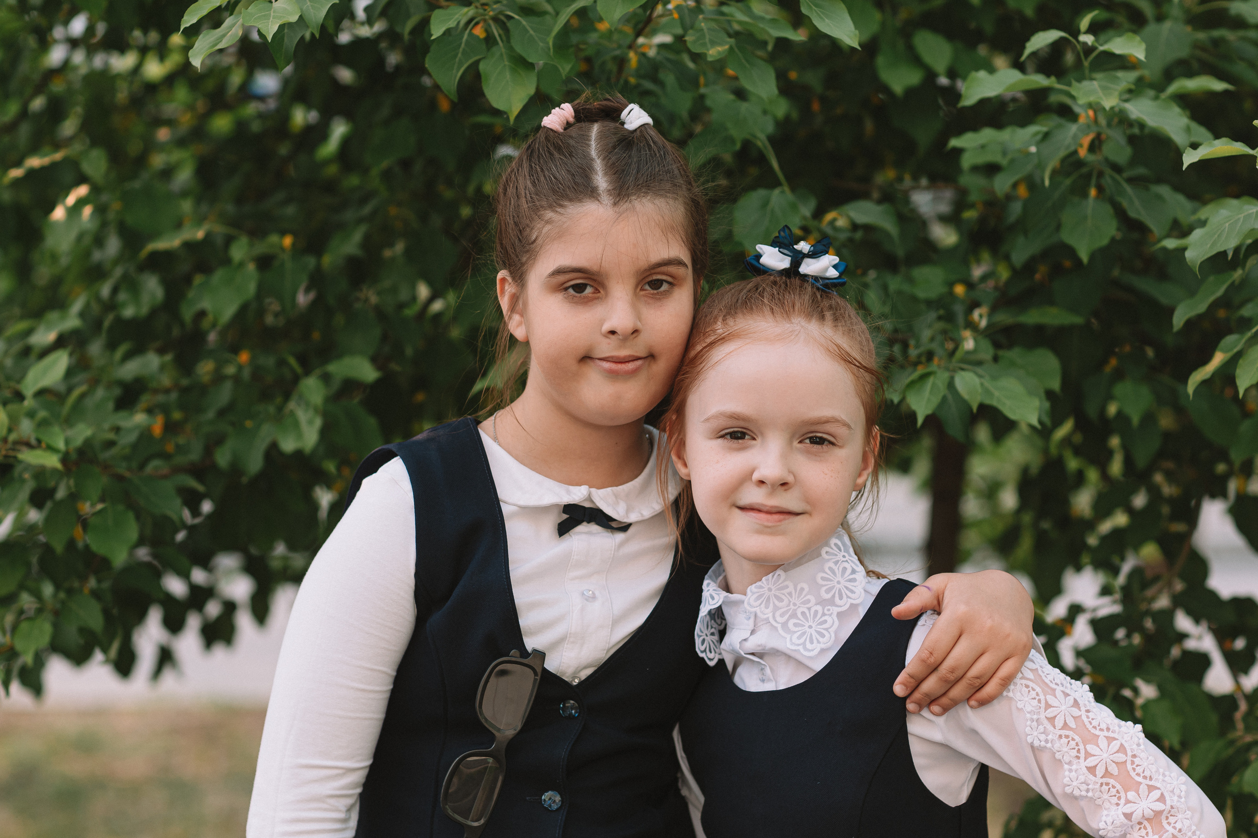 3 класс у школы. Семейный фотограф Тюмень, фотограф на роды Салмина Мария