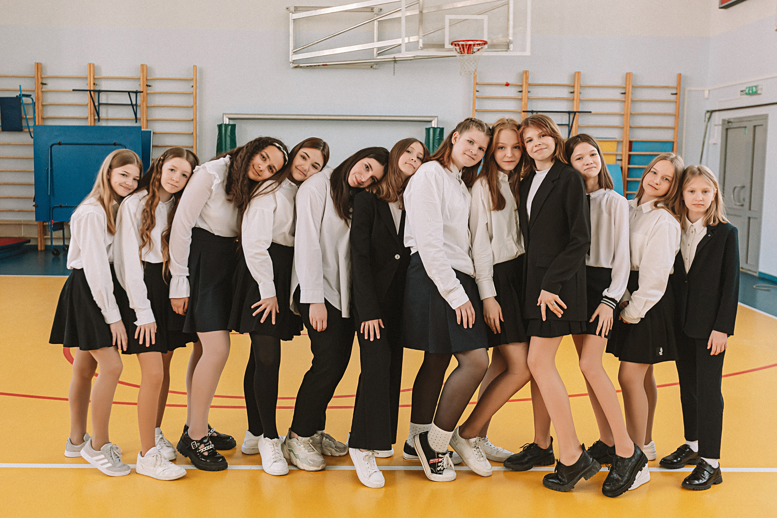 7 класс в стенах школы. Семейный фотограф Тюмень, фотограф на роды Салмина Мария