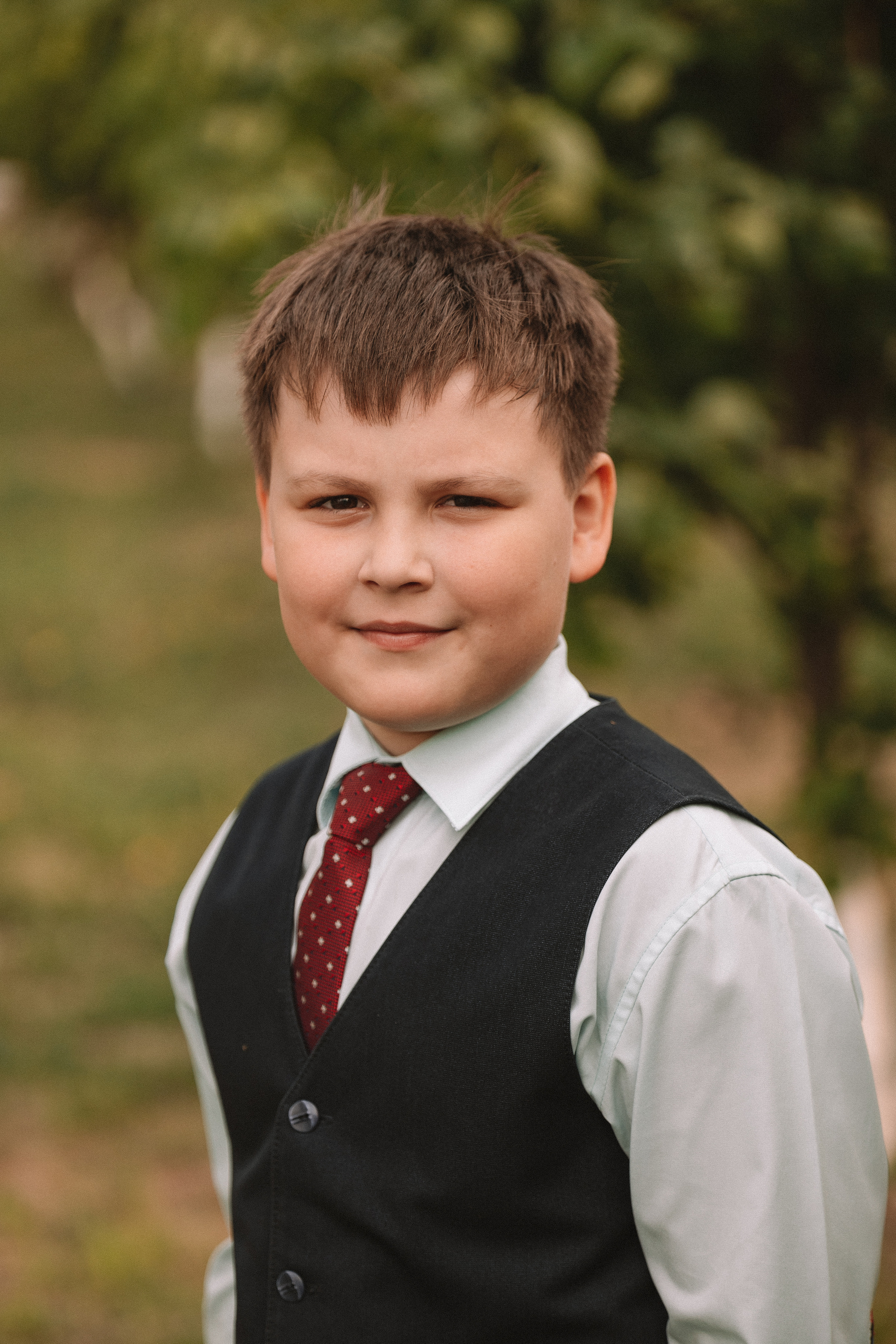 3 класс у школы. Семейный фотограф Тюмень, фотограф на роды Салмина Мария