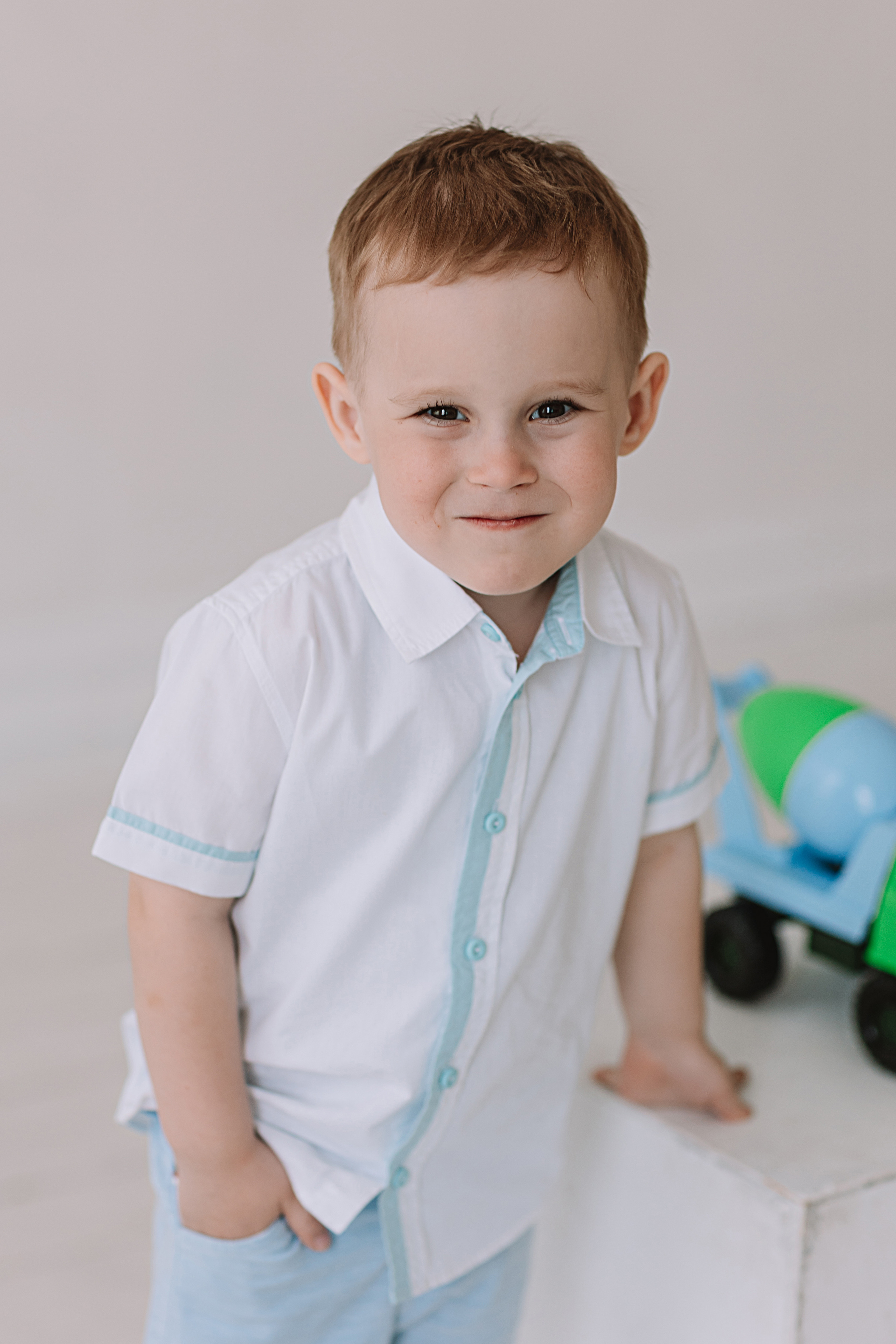 Младшая группа садика в студии. Семейный фотограф Тюмень, фотограф на роды Салмина Мария