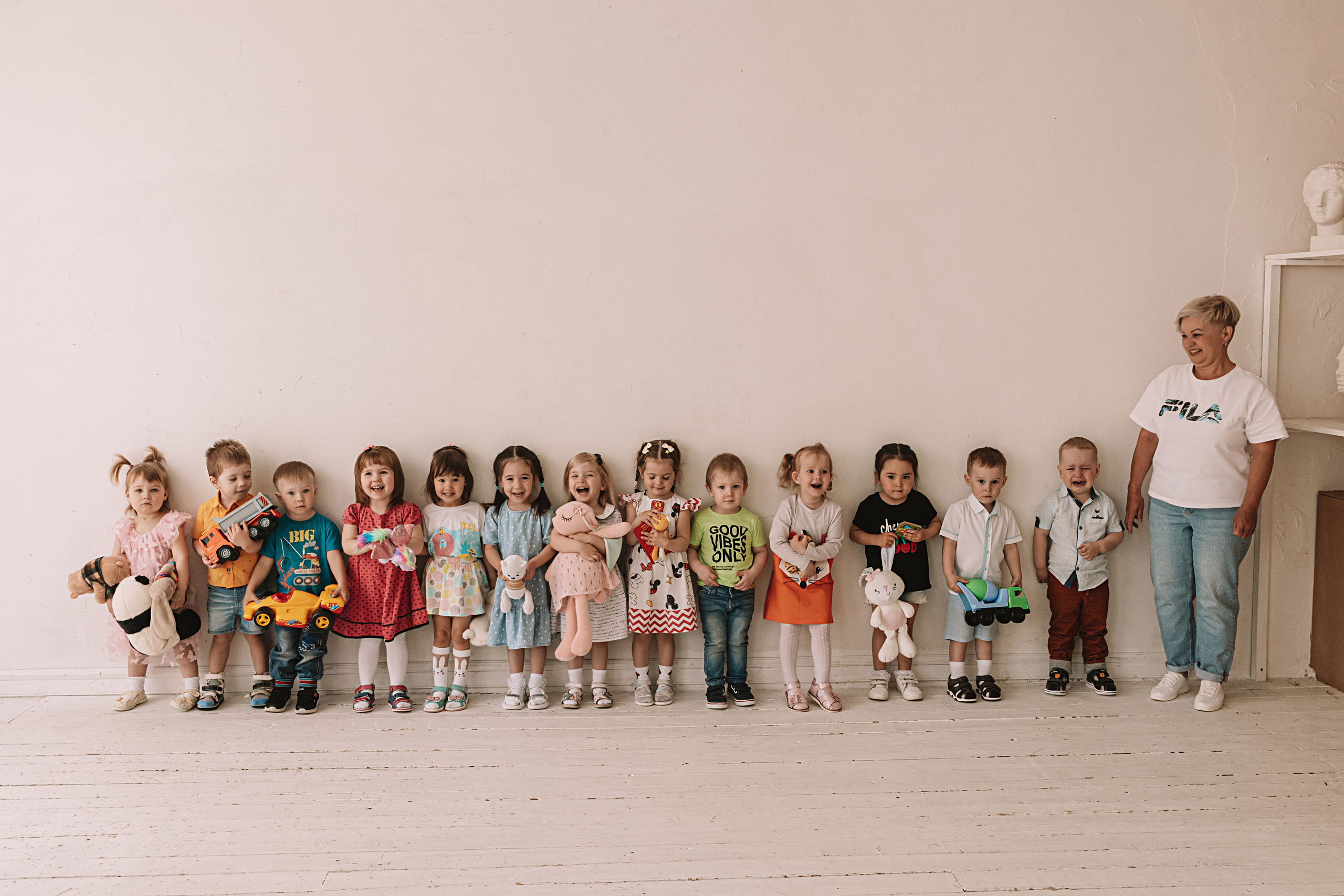 Младшая группа садика в студии. Семейный фотограф Тюмень, фотограф на роды Салмина Мария