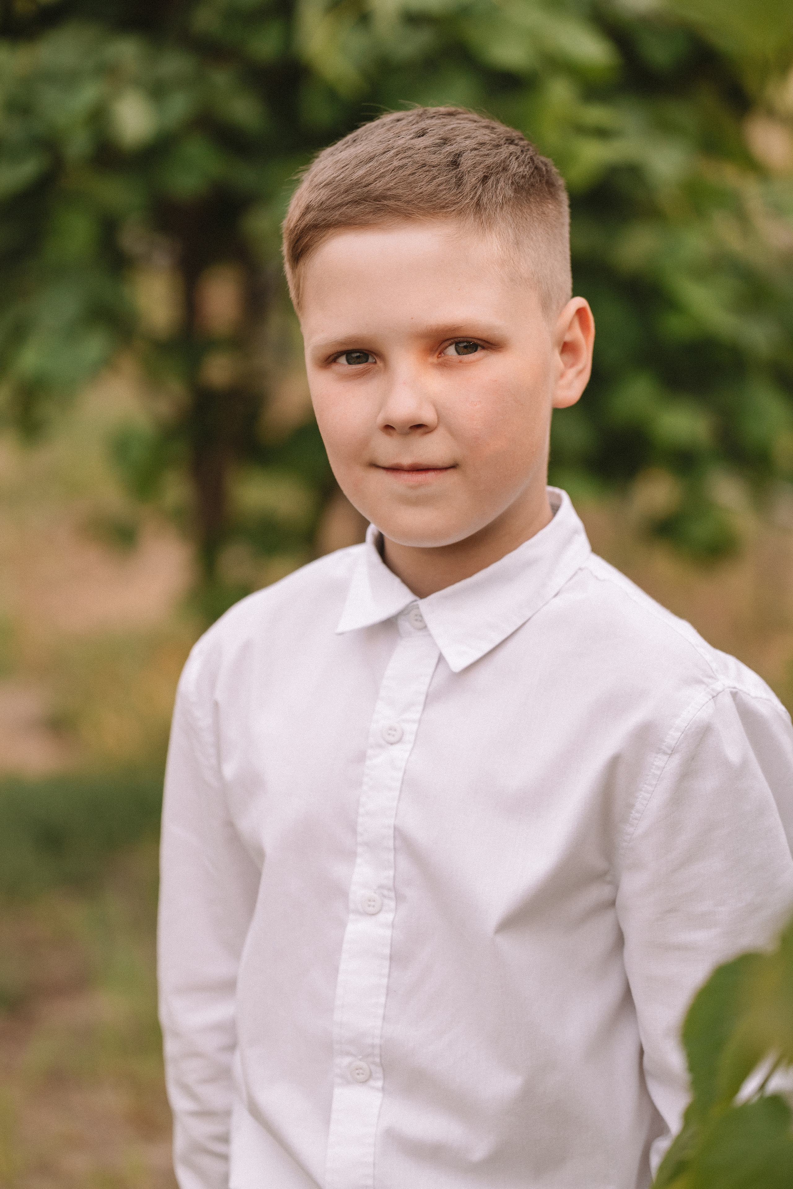 3 класс у школы. Семейный фотограф Тюмень, фотограф на роды Салмина Мария