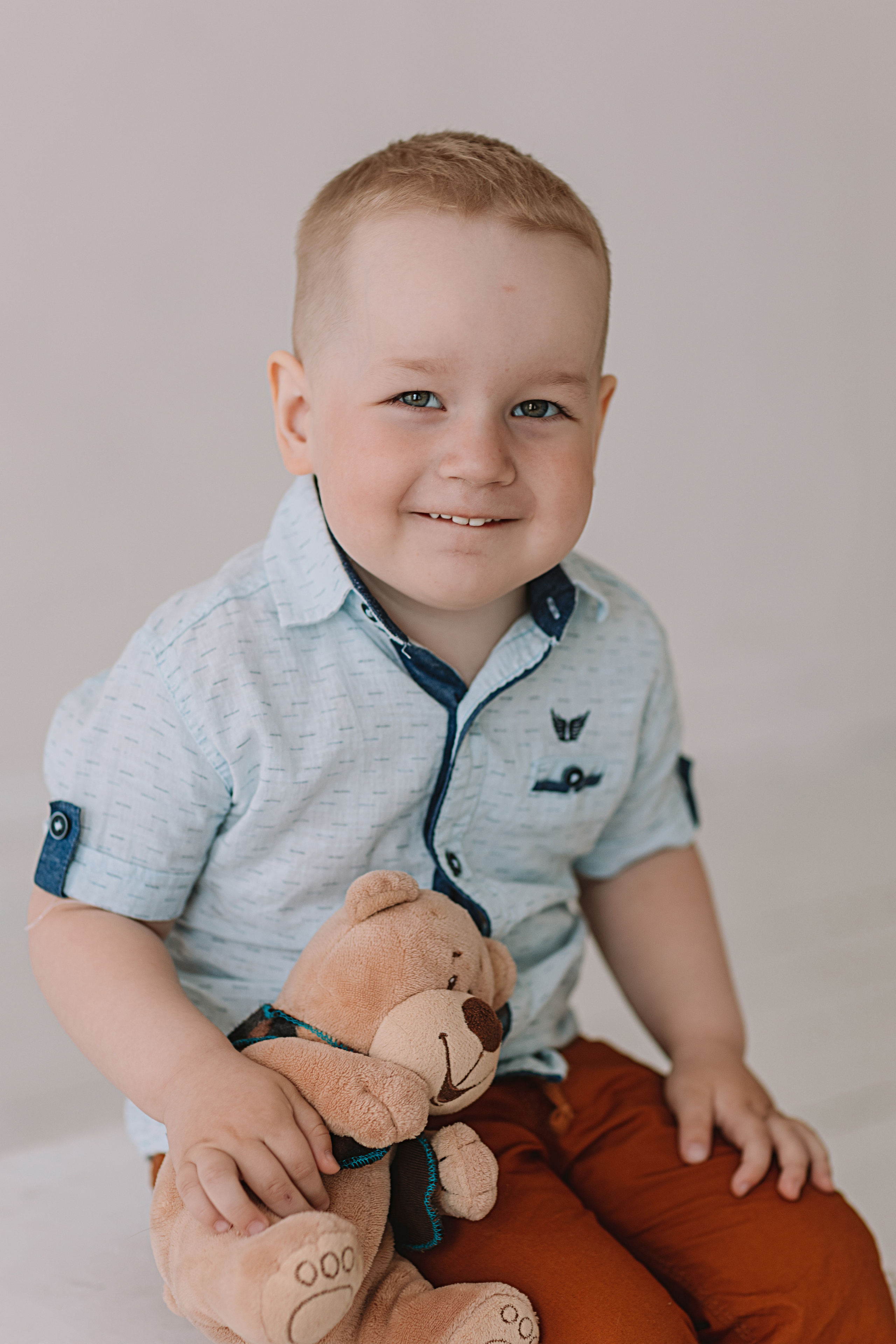 Младшая группа садика в студии. Семейный фотограф Тюмень, фотограф на роды Салмина Мария