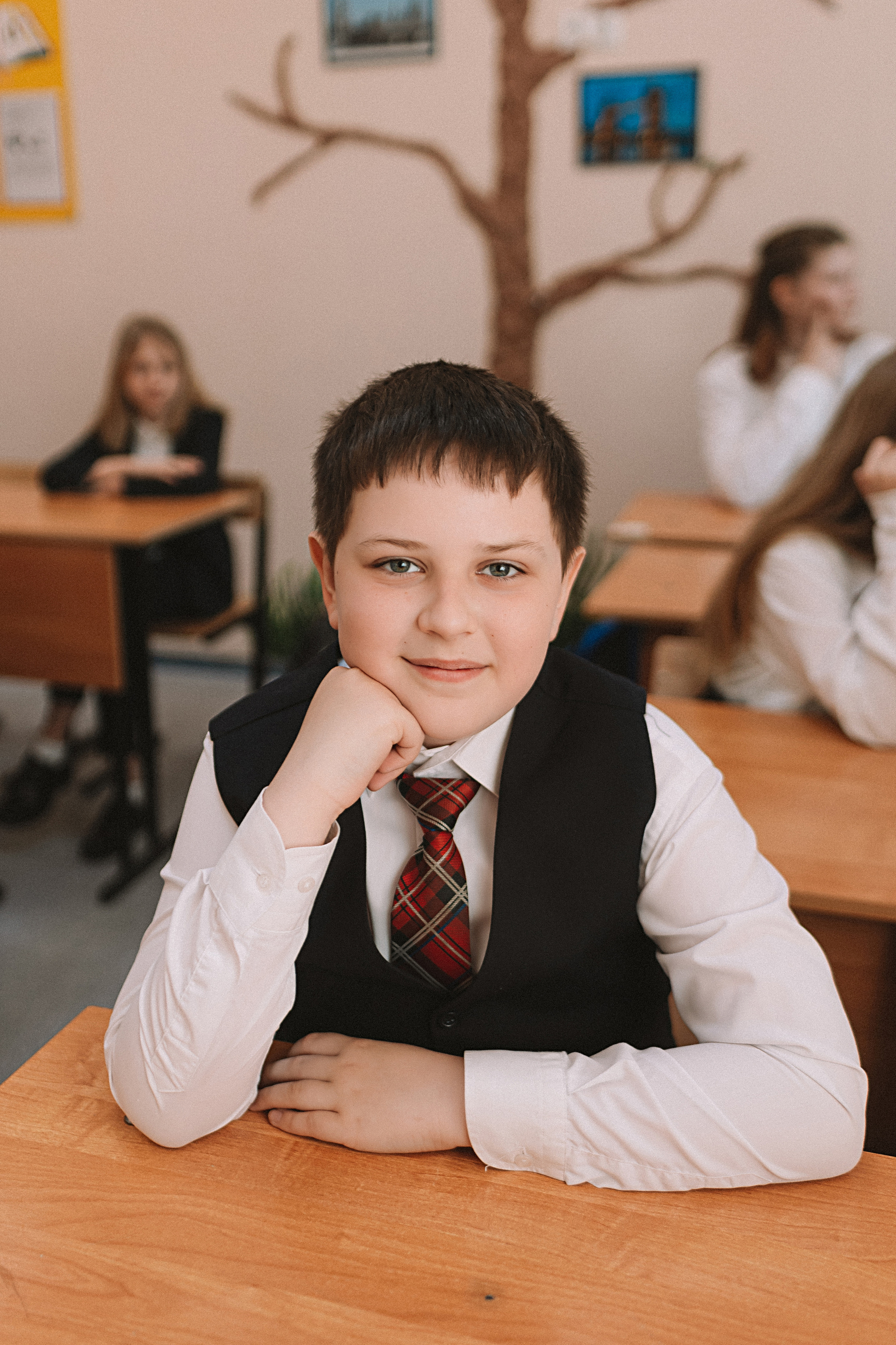 7 класс в стенах школы. Семейный фотограф Тюмень, фотограф на роды Салмина Мария