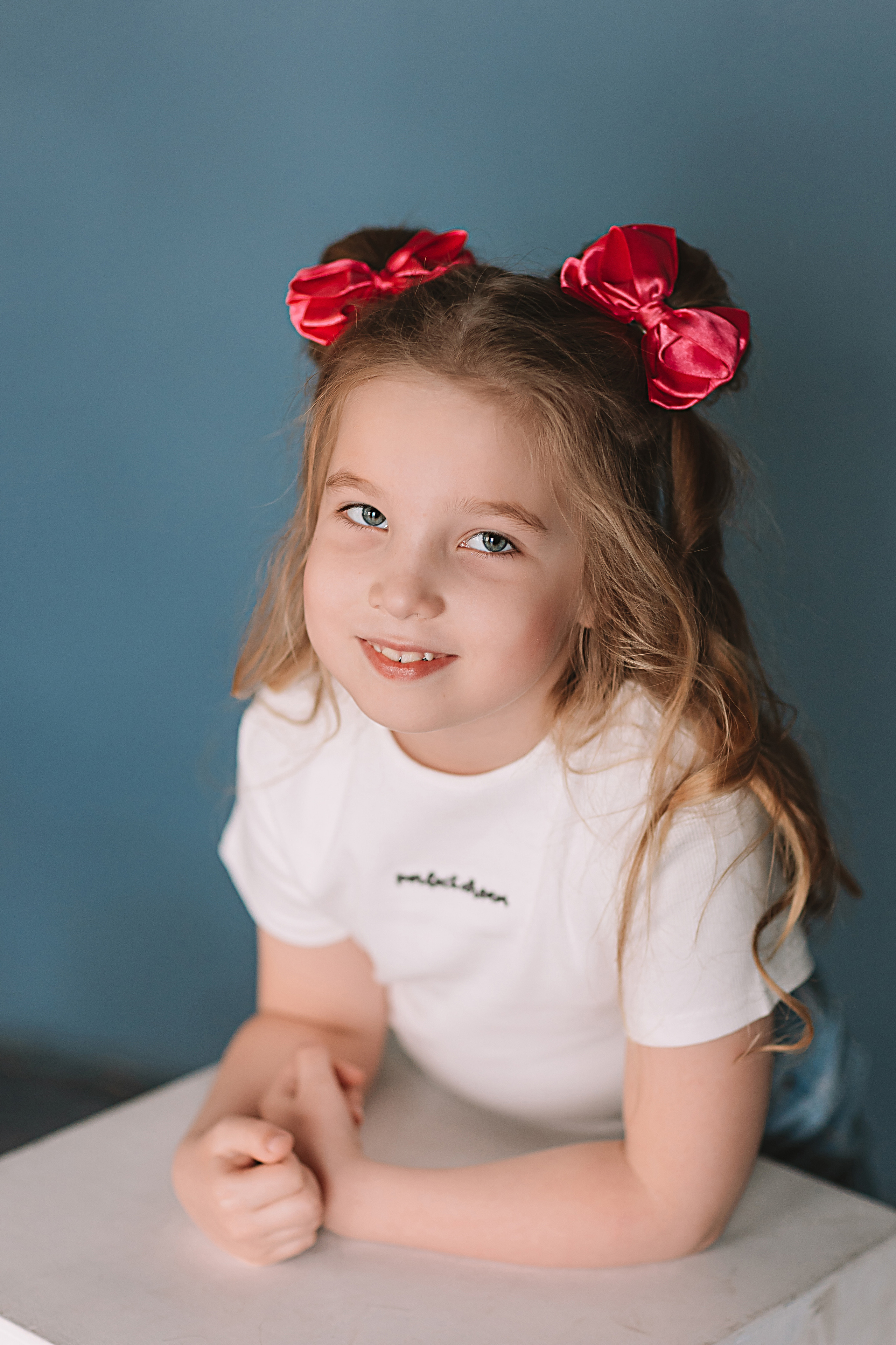 Садик в фотостудии. Семейный фотограф Тюмень, фотограф на роды Салмина Мария