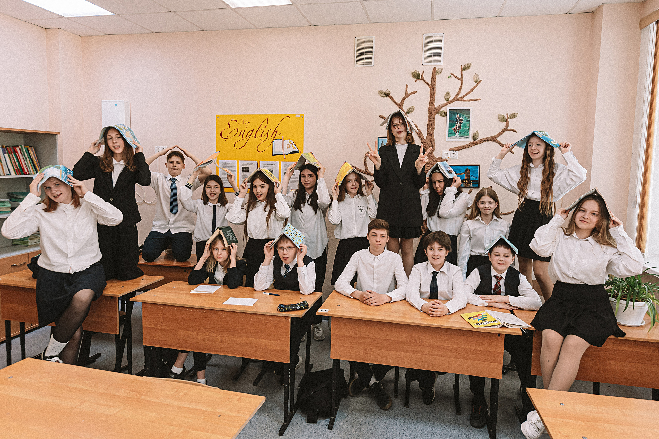 7 класс в стенах школы. Семейный фотограф Тюмень, фотограф на роды Салмина Мария