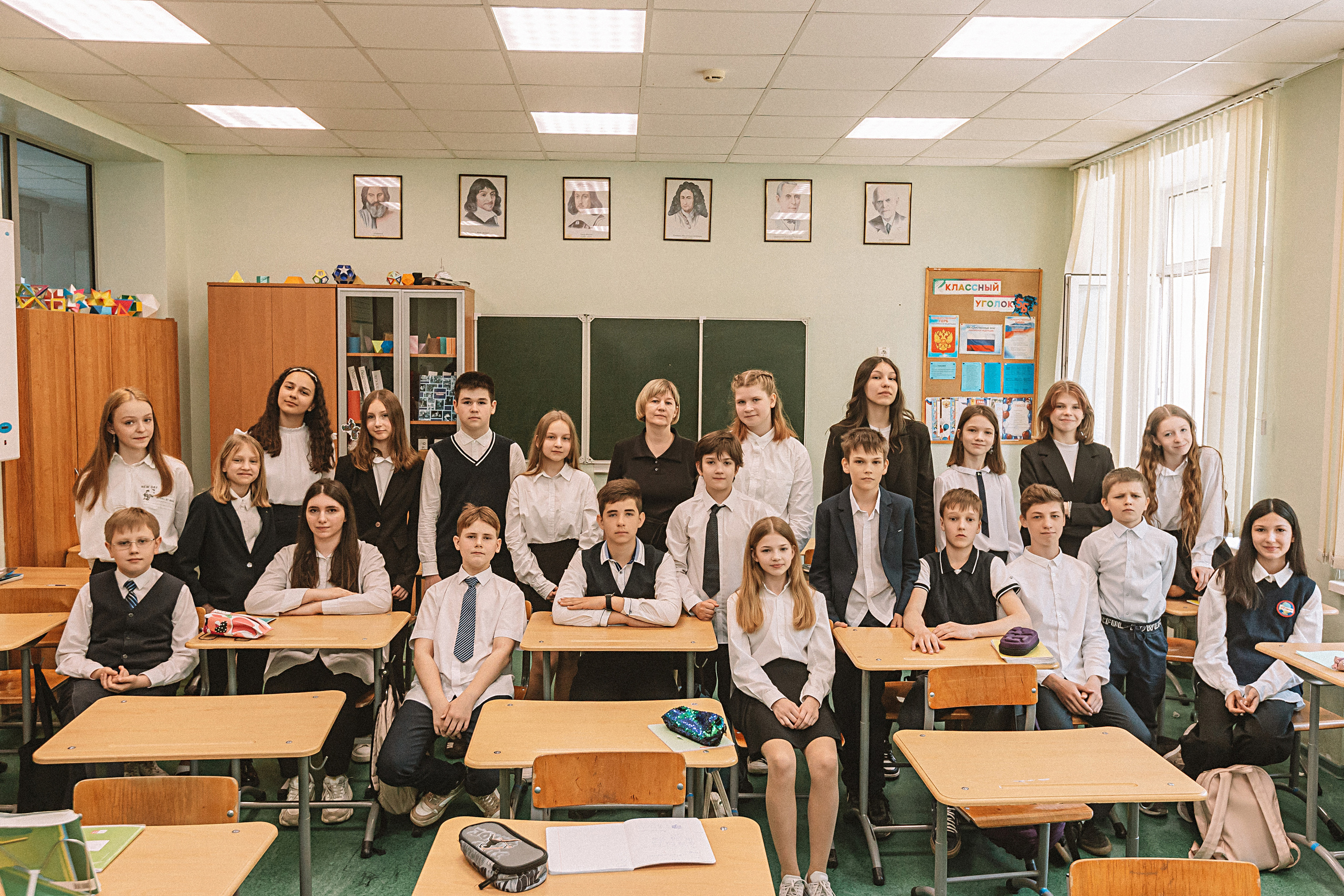 7 класс в стенах школы. Семейный фотограф Тюмень, фотограф на роды Салмина Мария