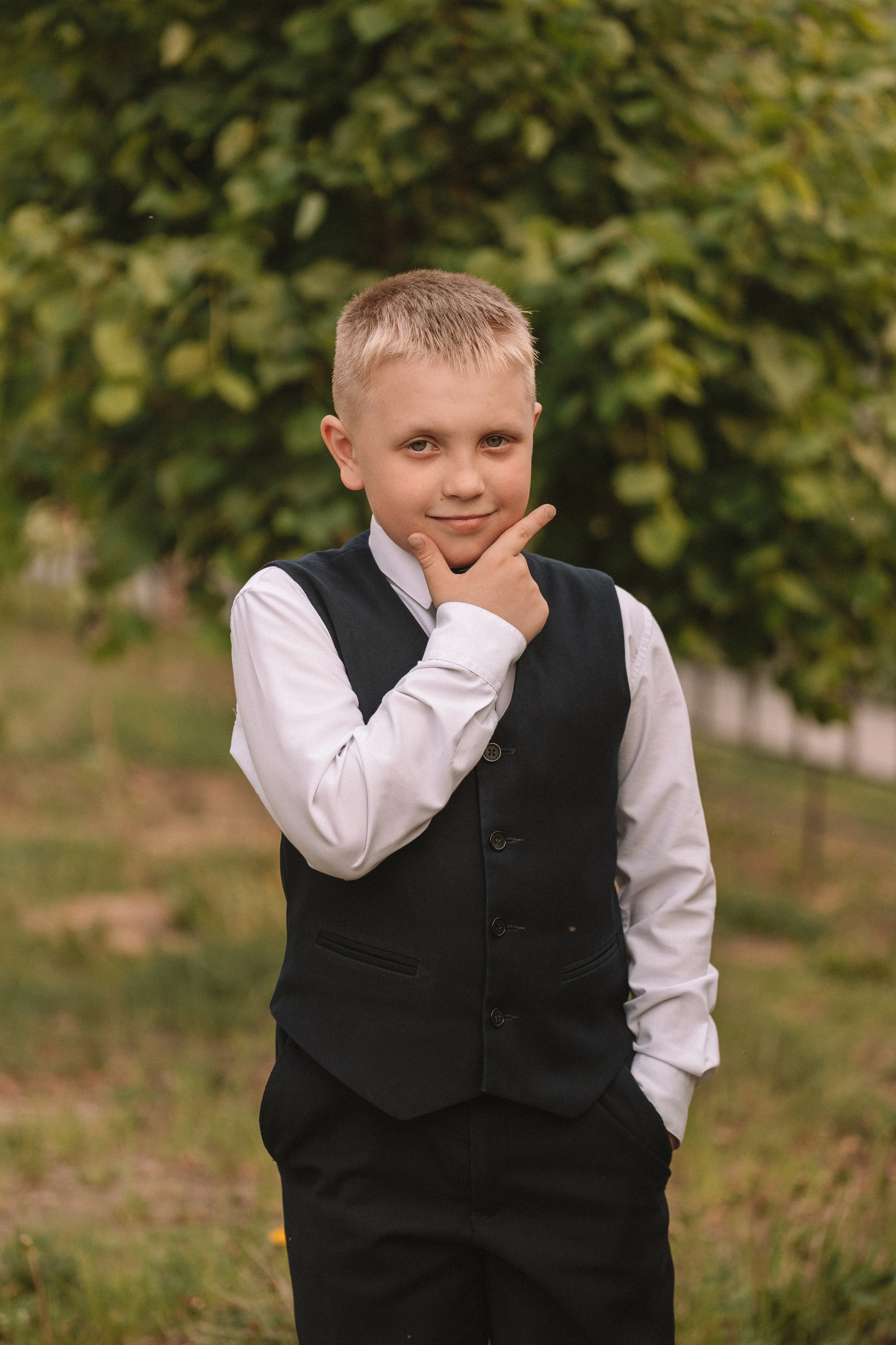 3 класс у школы. Семейный фотограф Тюмень, фотограф на роды Салмина Мария