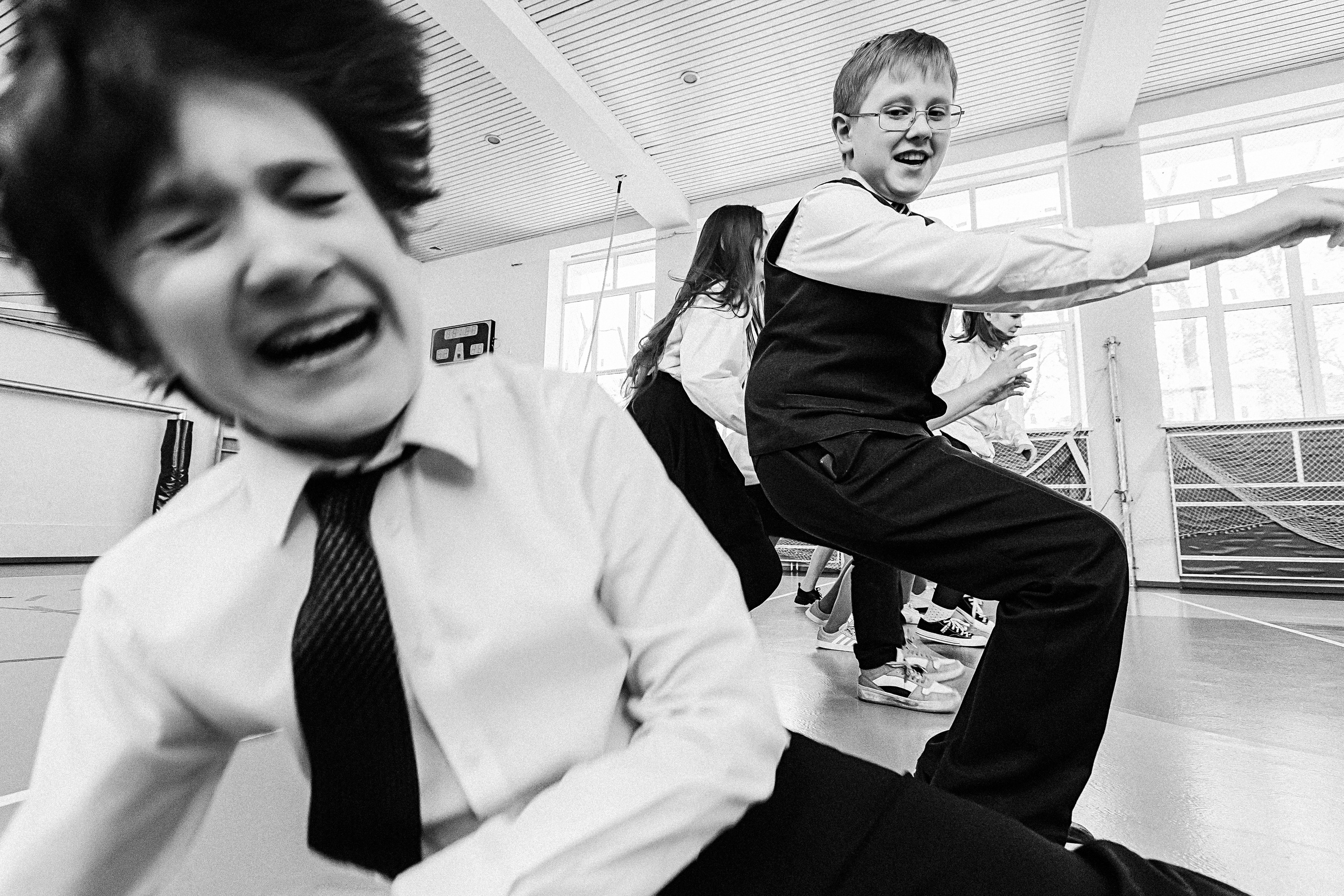 7 класс в стенах школы. Семейный фотограф Тюмень, фотограф на роды Салмина Мария