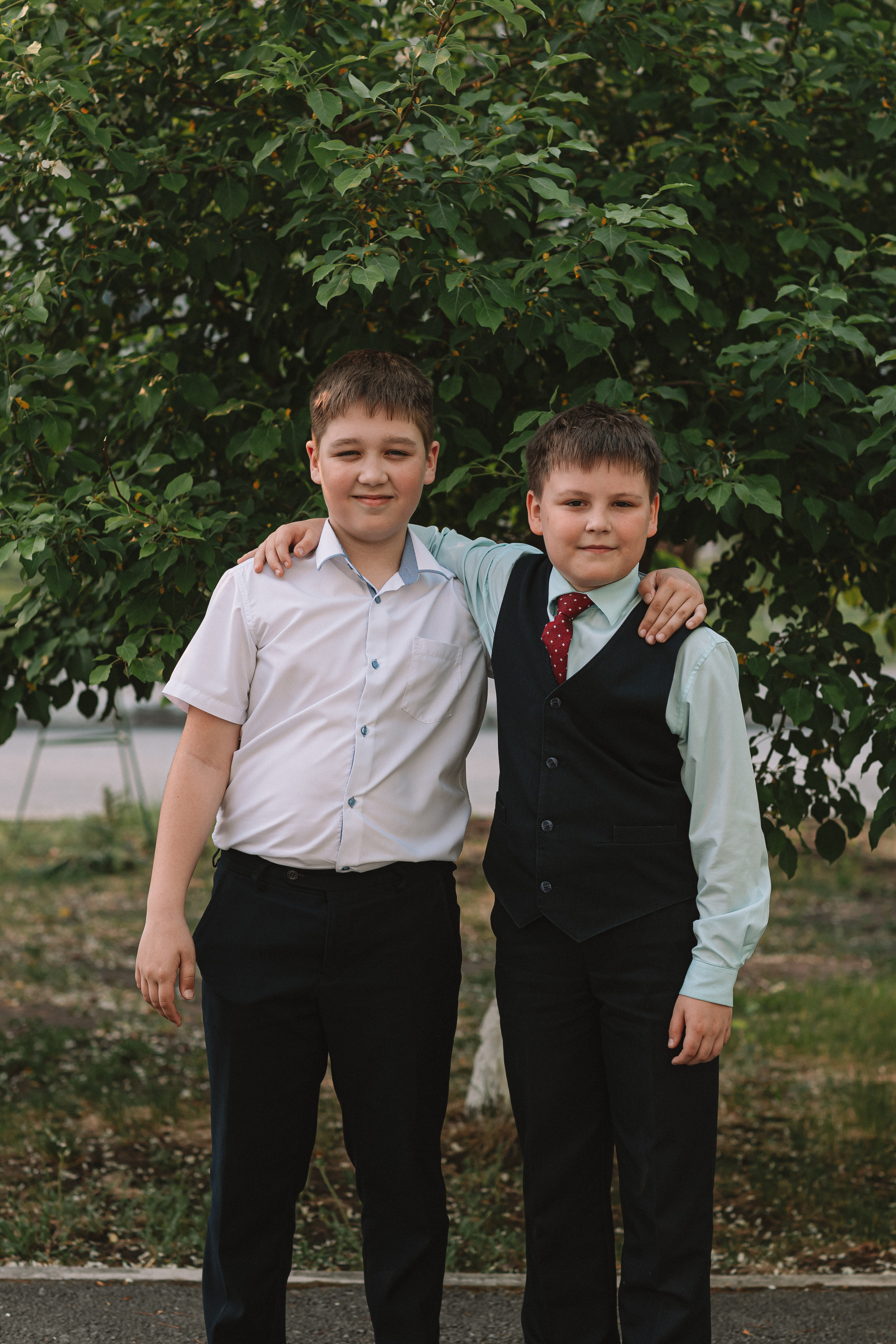 3 класс у школы. Семейный фотограф Тюмень, фотограф на роды Салмина Мария