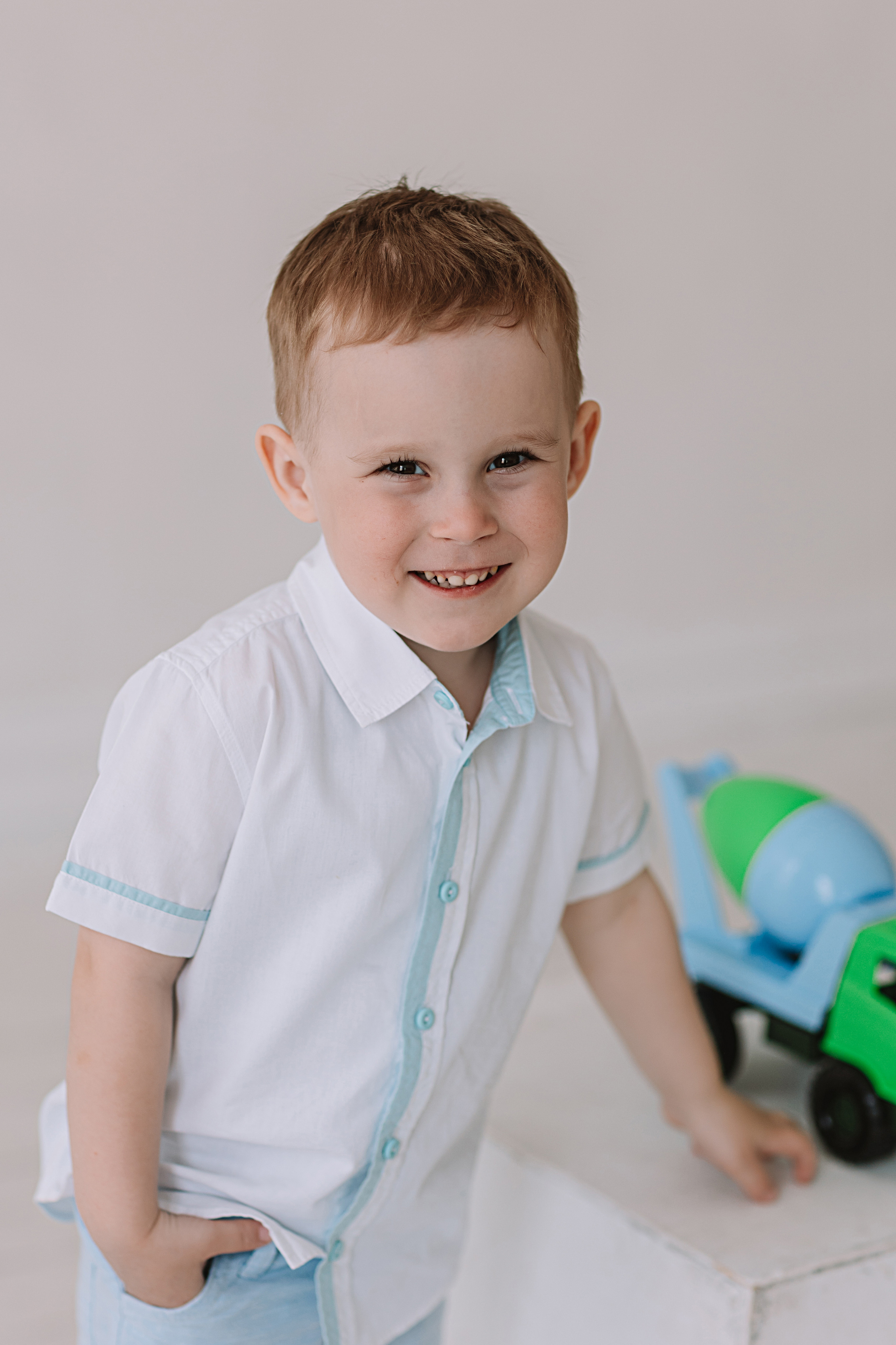 Младшая группа садика в студии. Семейный фотограф Тюмень, фотограф на роды Салмина Мария