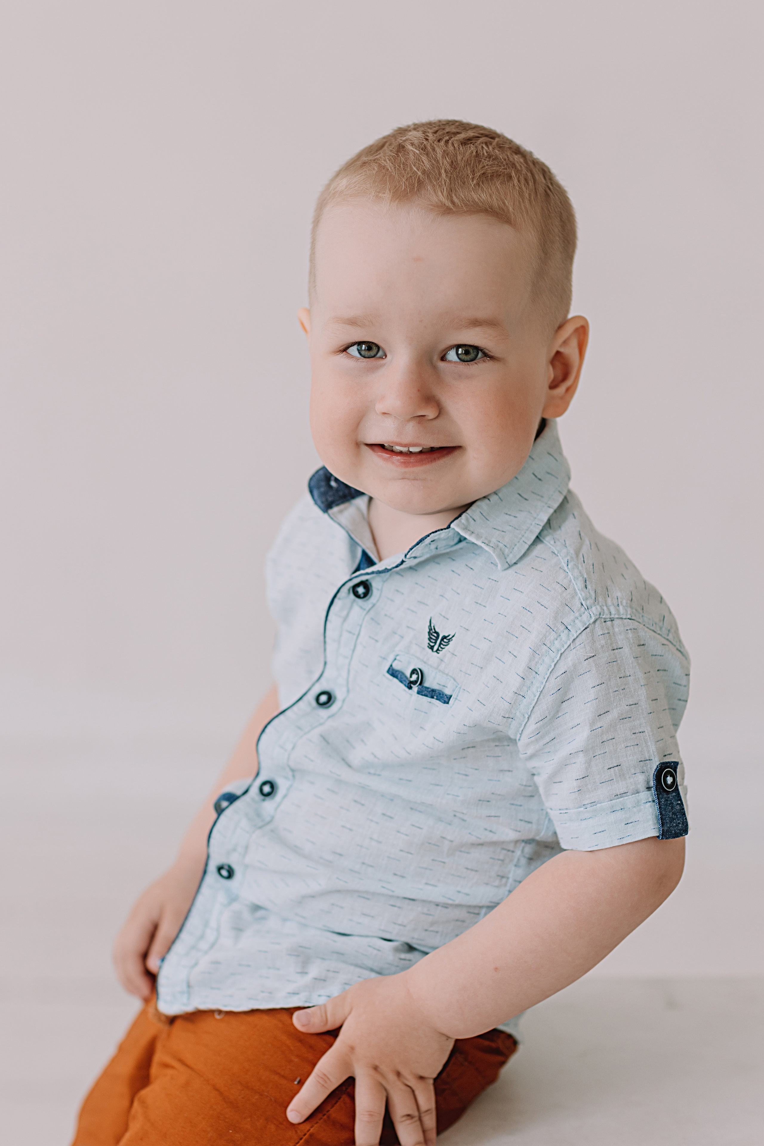 Младшая группа садика в студии. Семейный фотограф Тюмень, фотограф на роды Салмина Мария