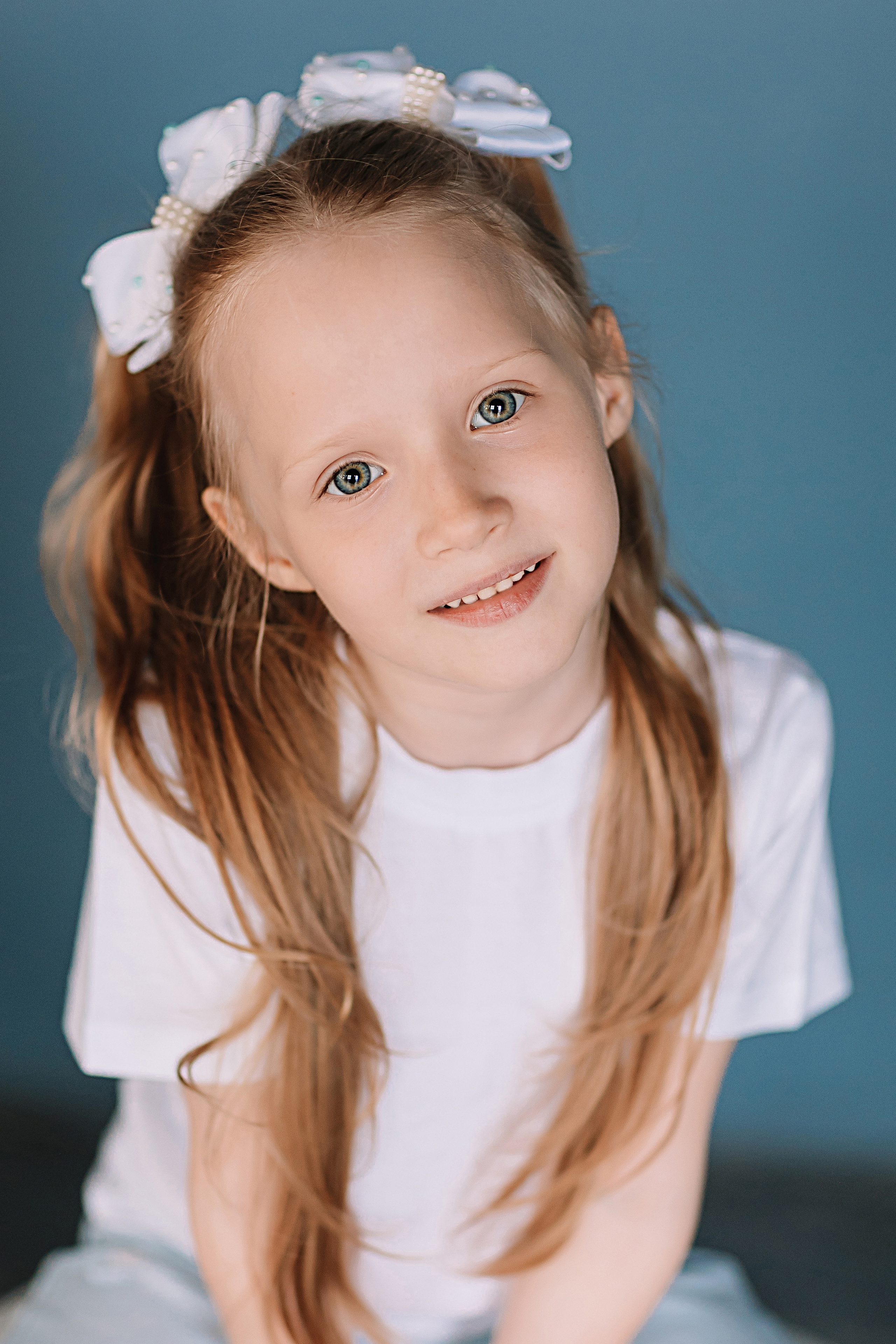 Садик в фотостудии. Семейный фотограф Тюмень, фотограф на роды Салмина Мария