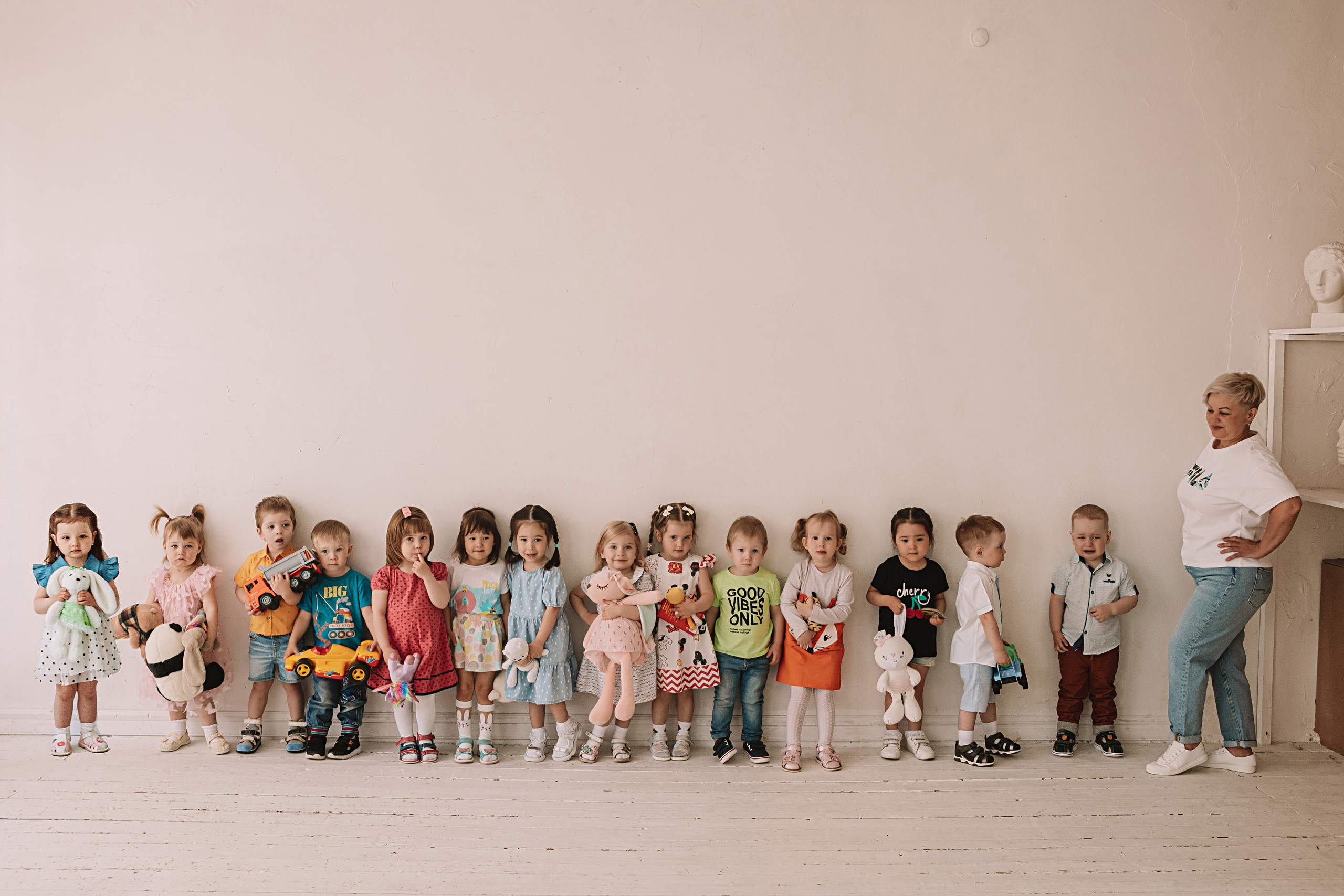 Младшая группа садика в студии. Семейный фотограф Тюмень, фотограф на роды Салмина Мария