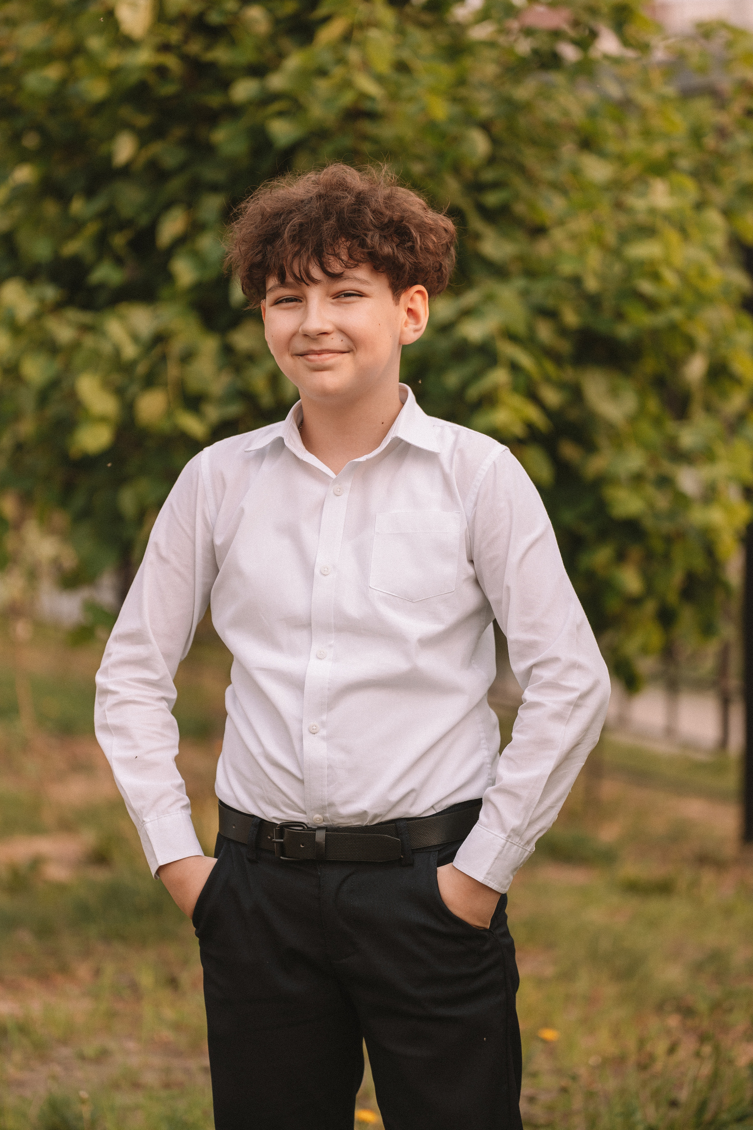 3 класс у школы. Семейный фотограф Тюмень, фотограф на роды Салмина Мария