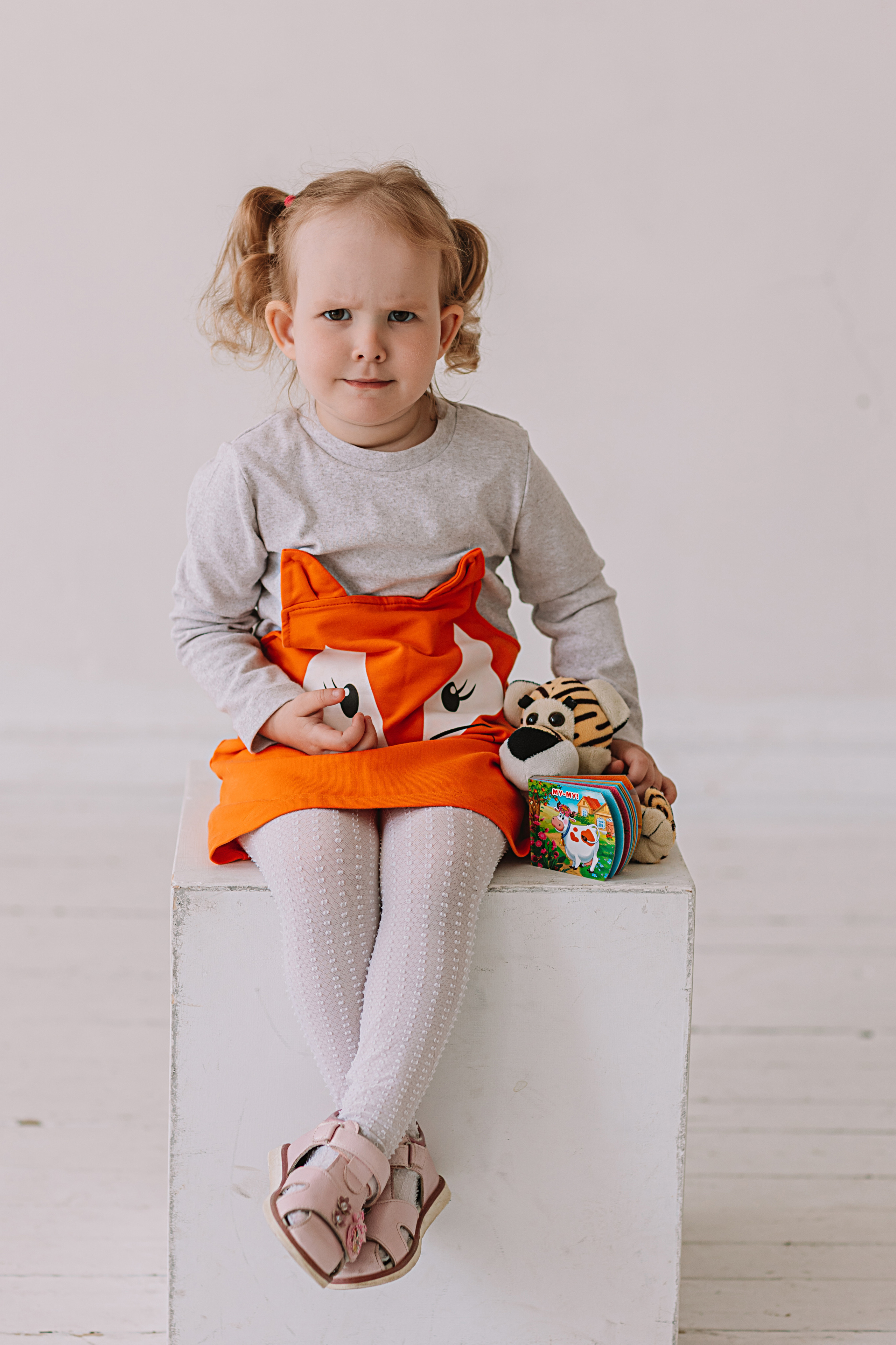 Младшая группа садика в студии. Семейный фотограф Тюмень, фотограф на роды Салмина Мария