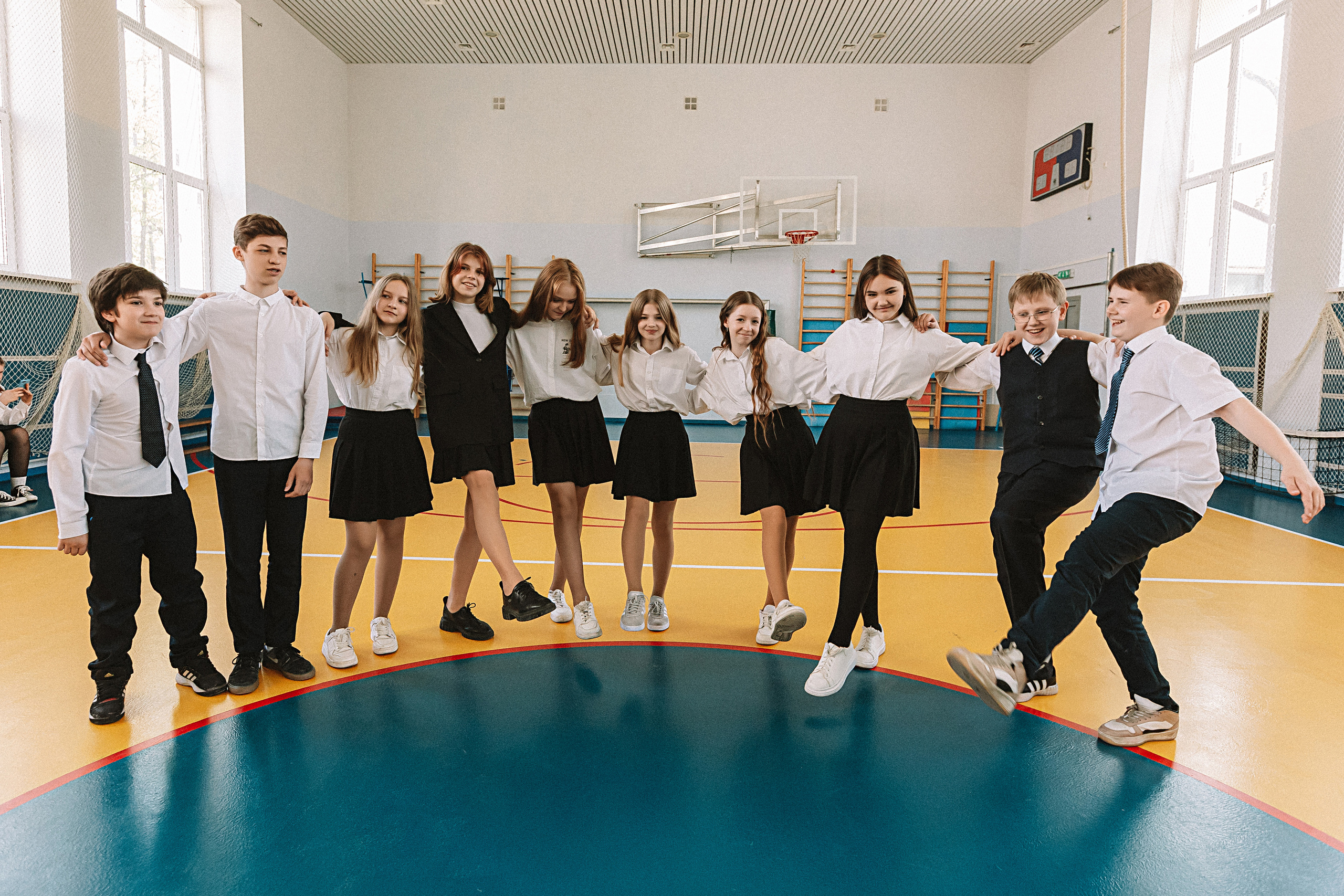 7 класс в стенах школы. Семейный фотограф Тюмень, фотограф на роды Салмина Мария