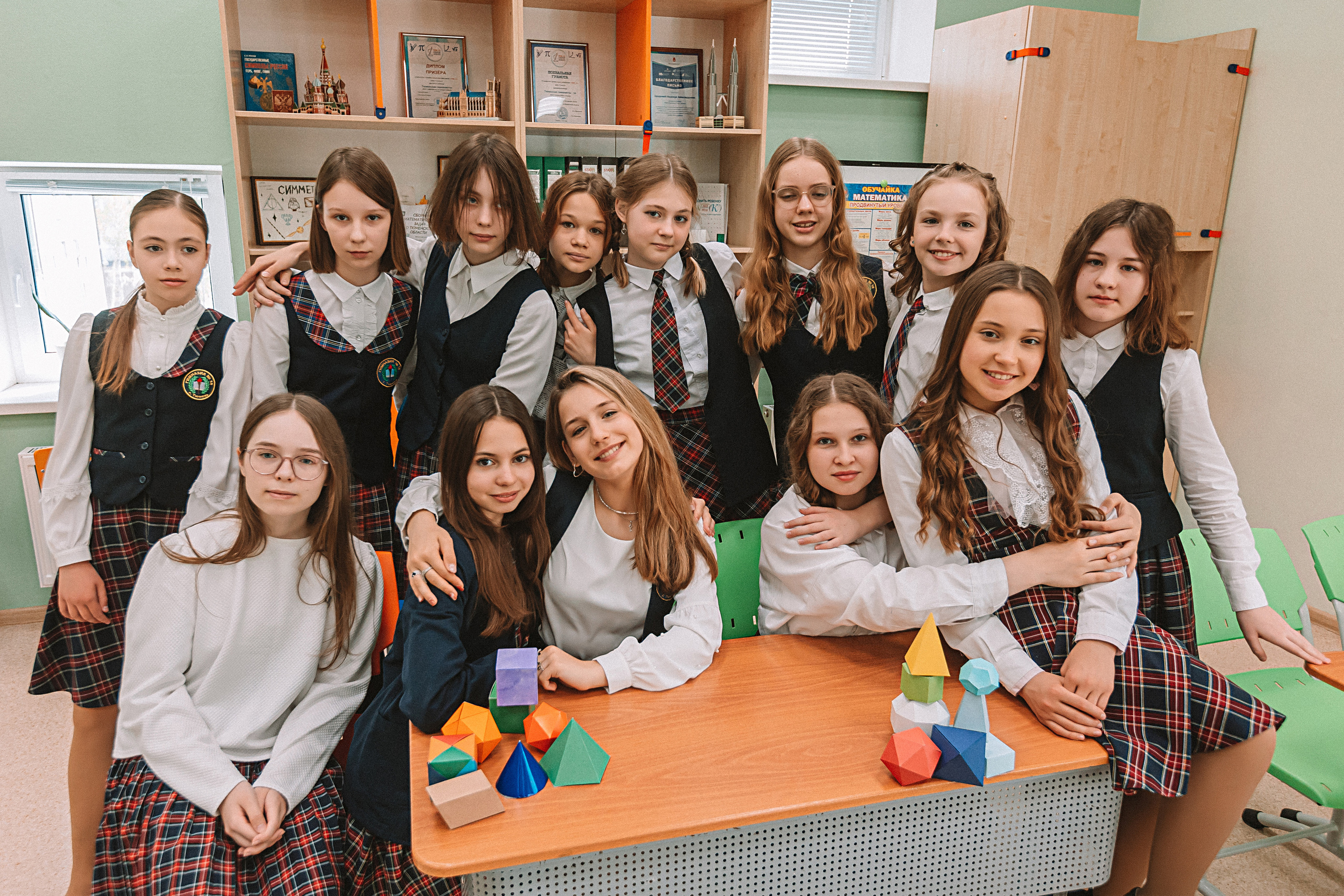 7 класс в кабинете. Семейный фотограф Тюмень, фотограф на роды Салмина Мария