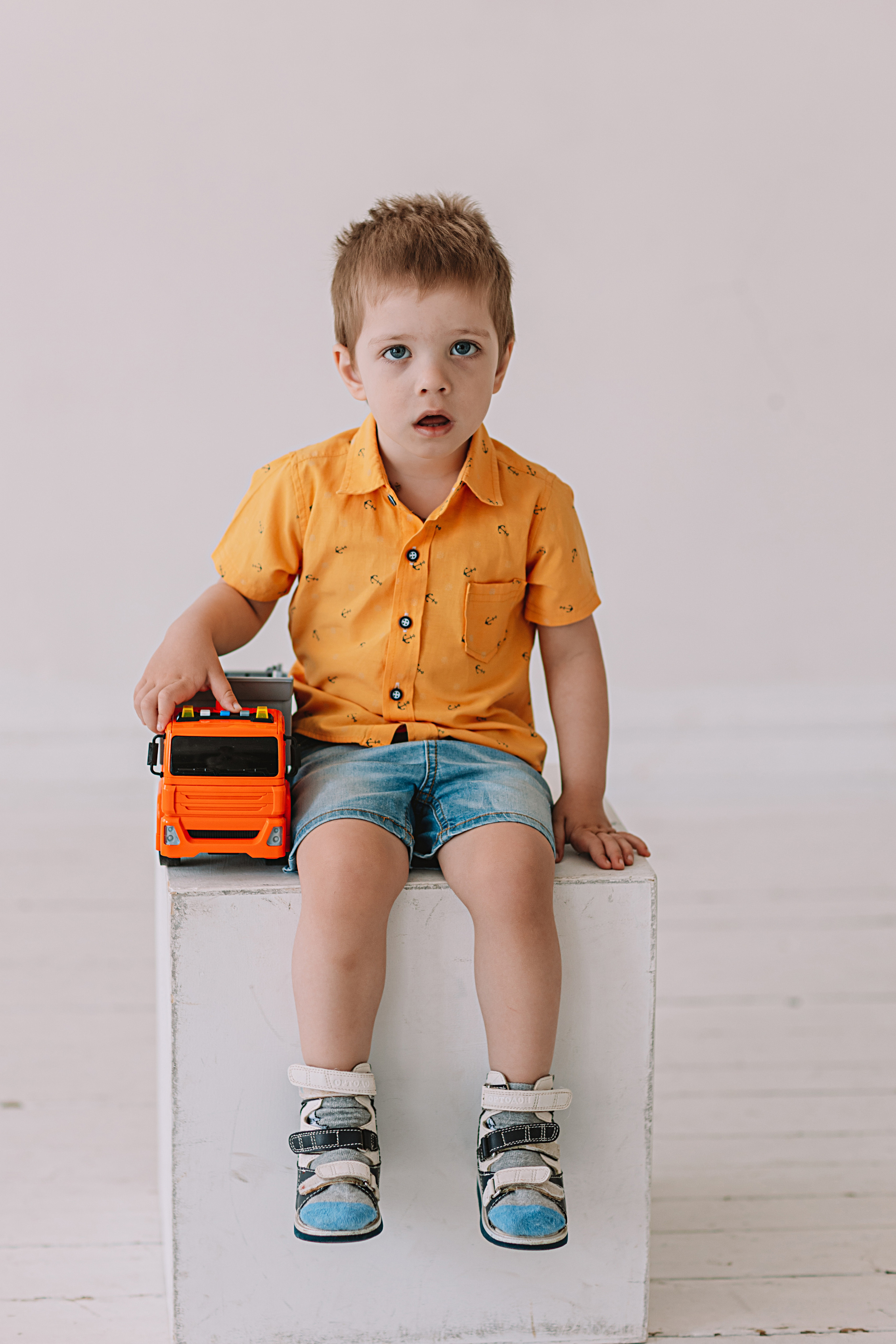 Младшая группа садика в студии. Семейный фотограф Тюмень, фотограф на роды Салмина Мария