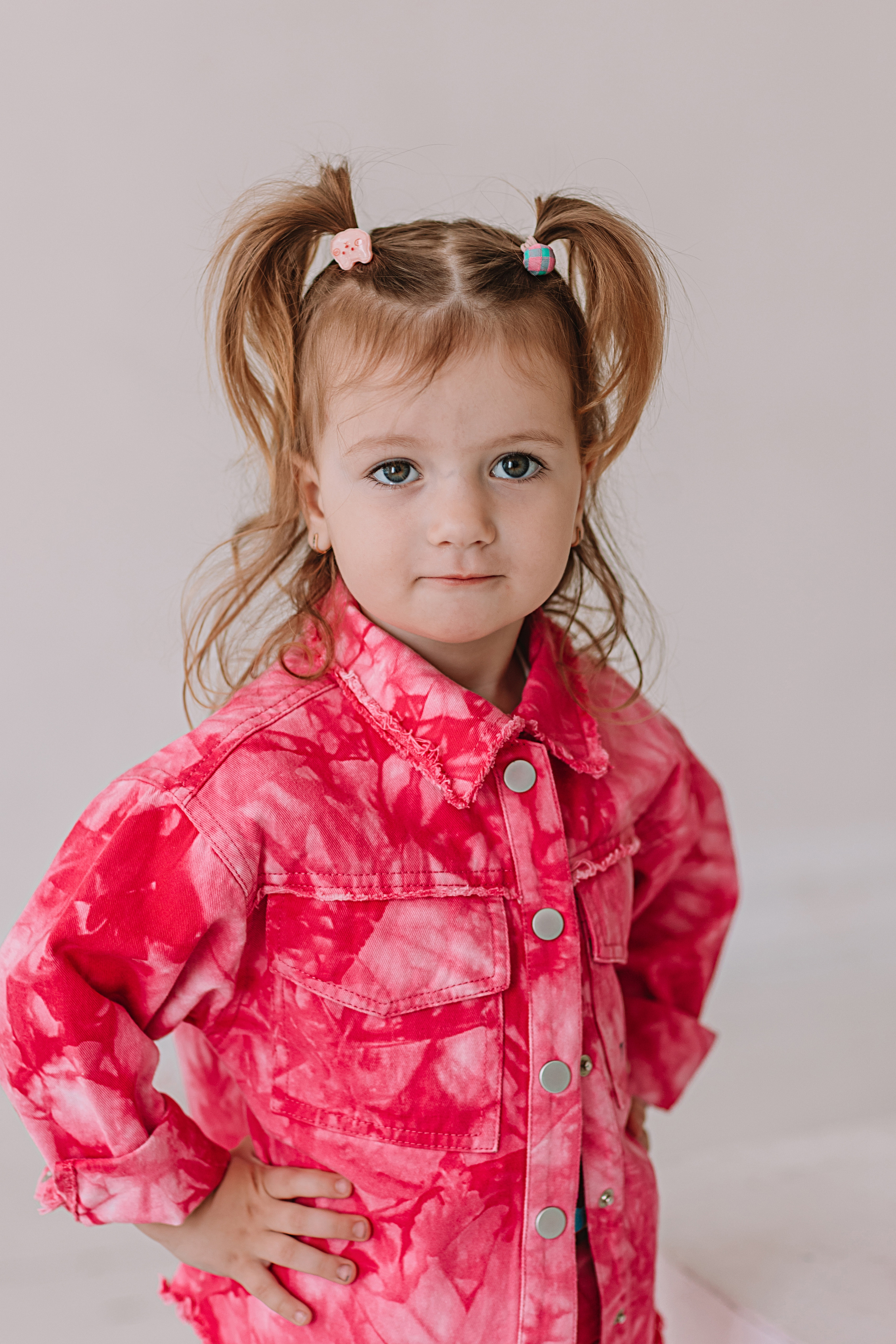 Младшая группа садика в студии. Семейный фотограф Тюмень, фотограф на роды Салмина Мария