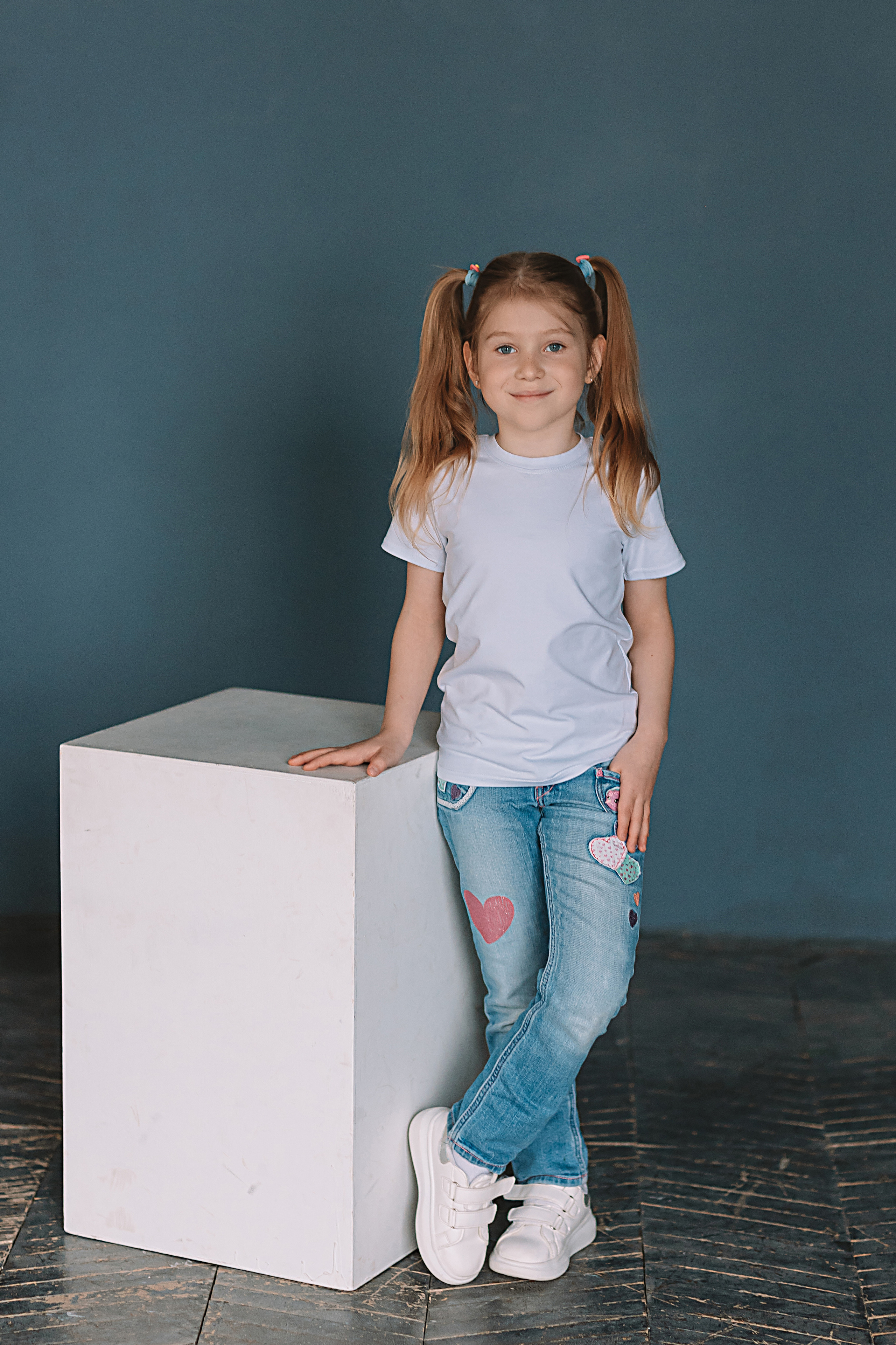 Садик в фотостудии. Семейный фотограф Тюмень, фотограф на роды Салмина Мария