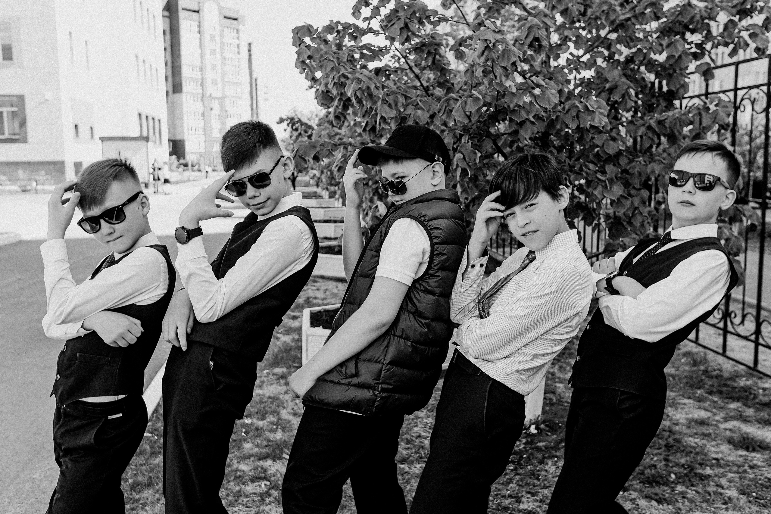 6 класс у школы. Семейный фотограф Тюмень, фотограф на роды Салмина Мария