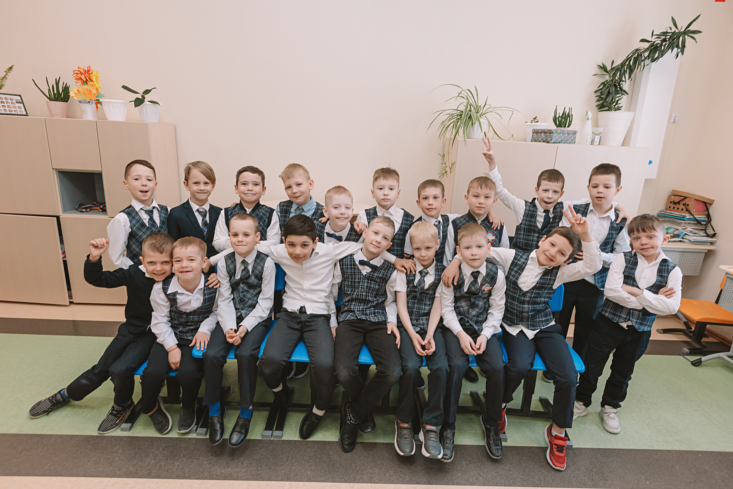 1 класс в кабинете. Семейный фотограф Тюмень, фотограф на роды Салмина Мария