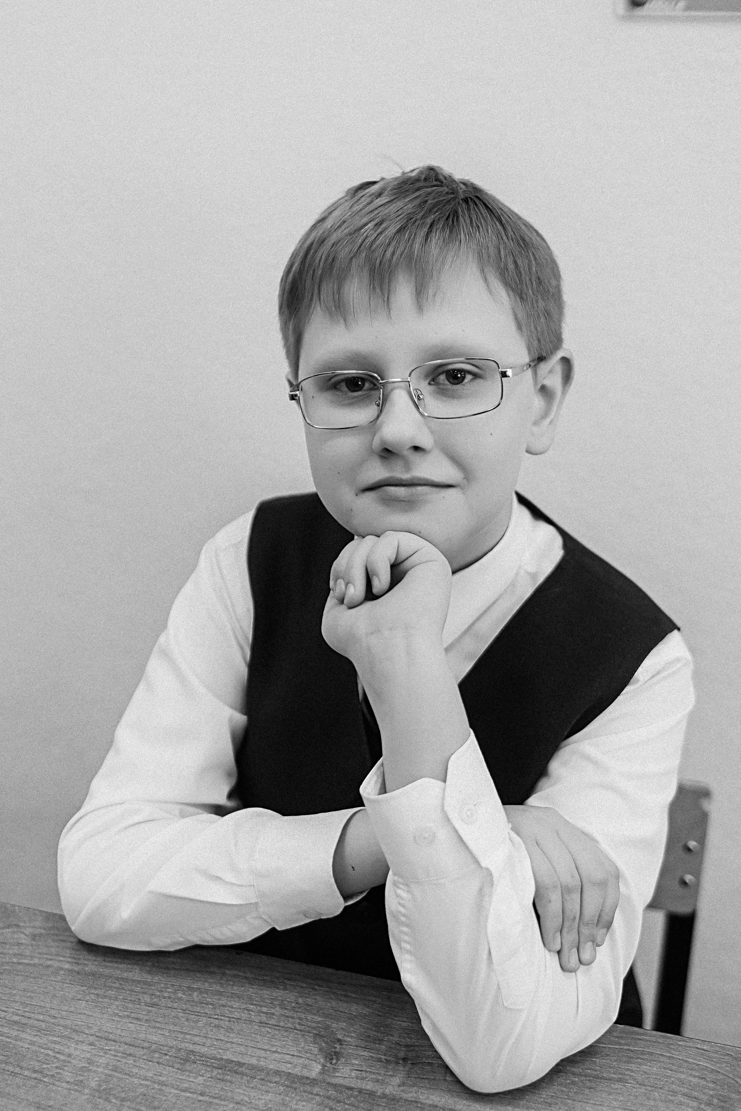 7 класс в стенах школы. Семейный фотограф Тюмень, фотограф на роды Салмина Мария