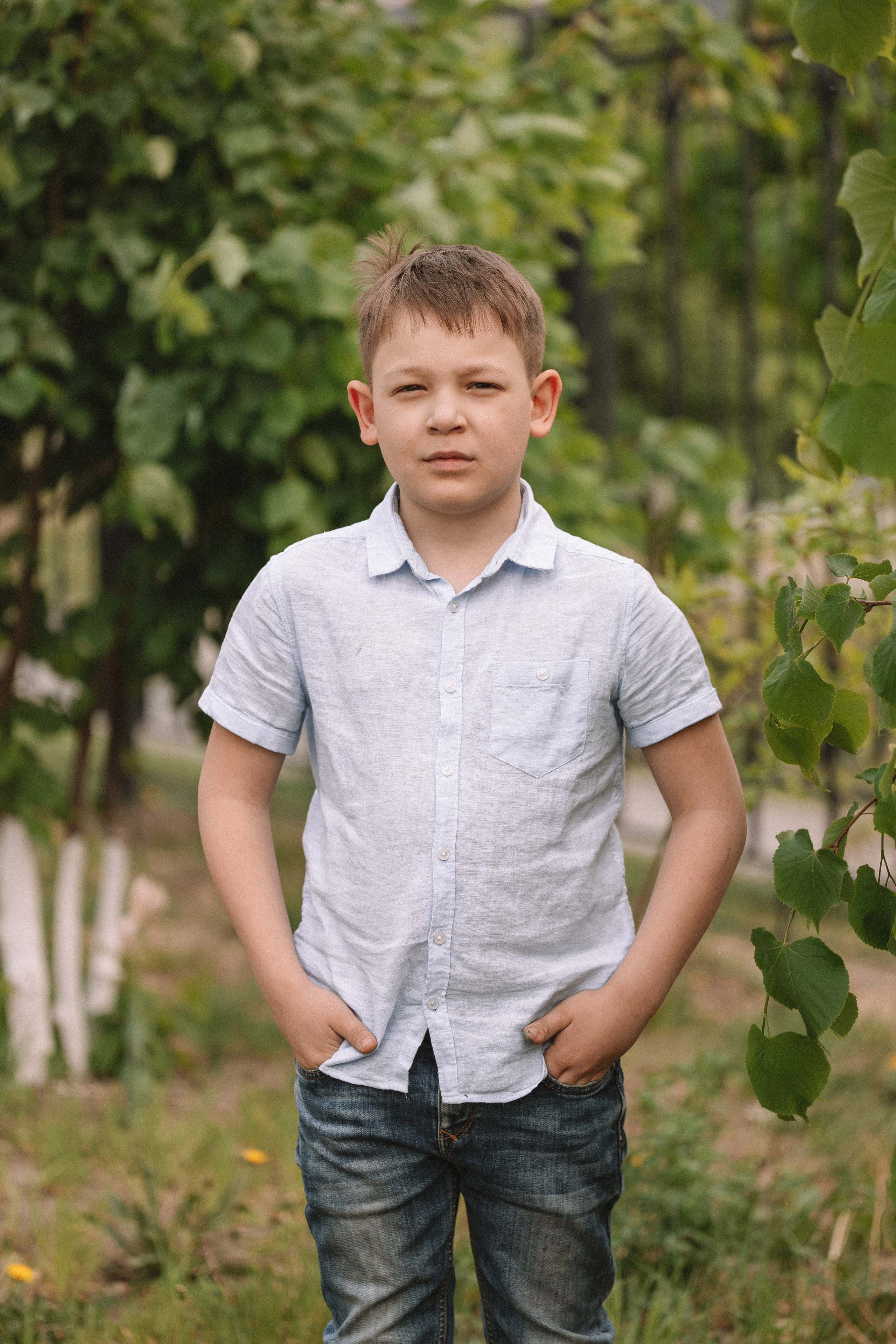 3 класс у школы. Семейный фотограф Тюмень, фотограф на роды Салмина Мария