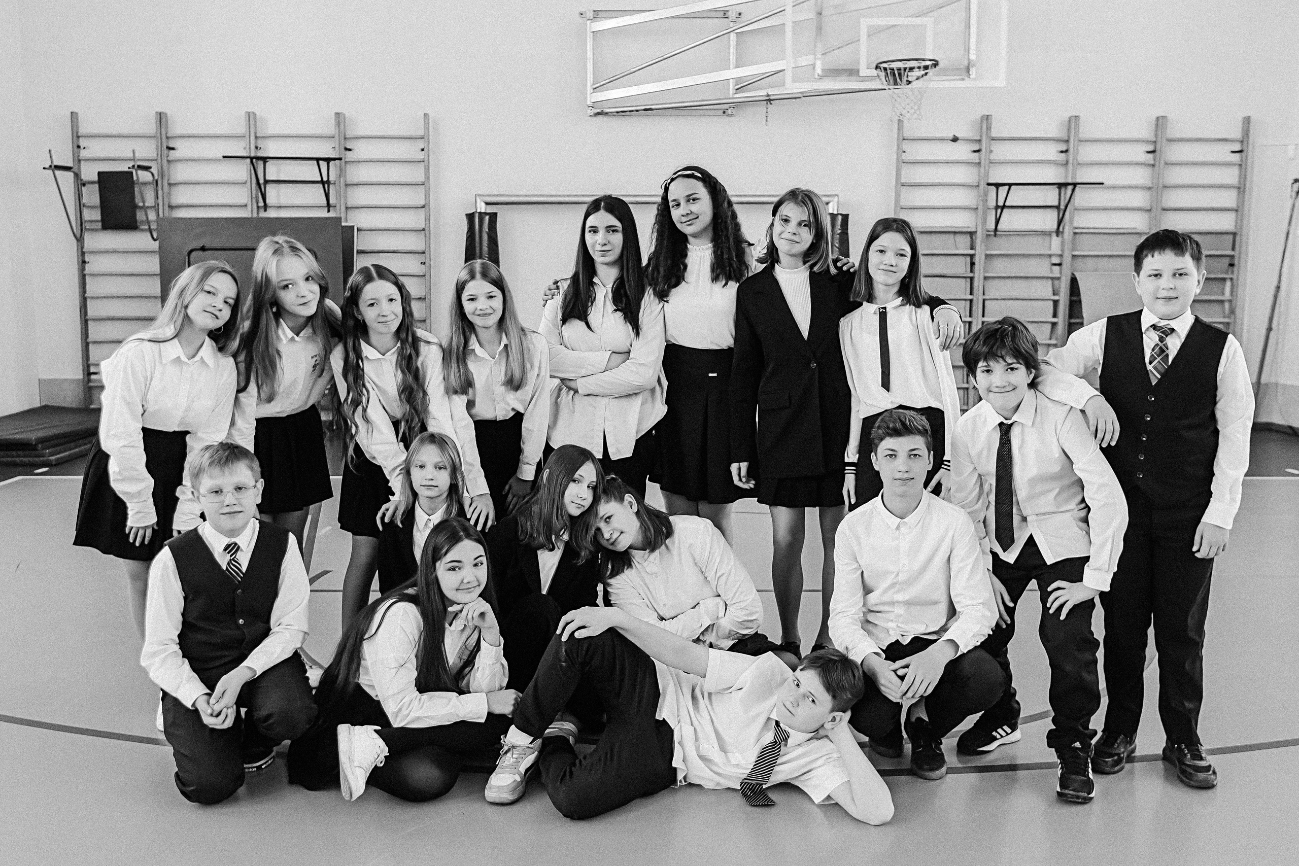 7 класс в стенах школы. Семейный фотограф Тюмень, фотограф на роды Салмина Мария