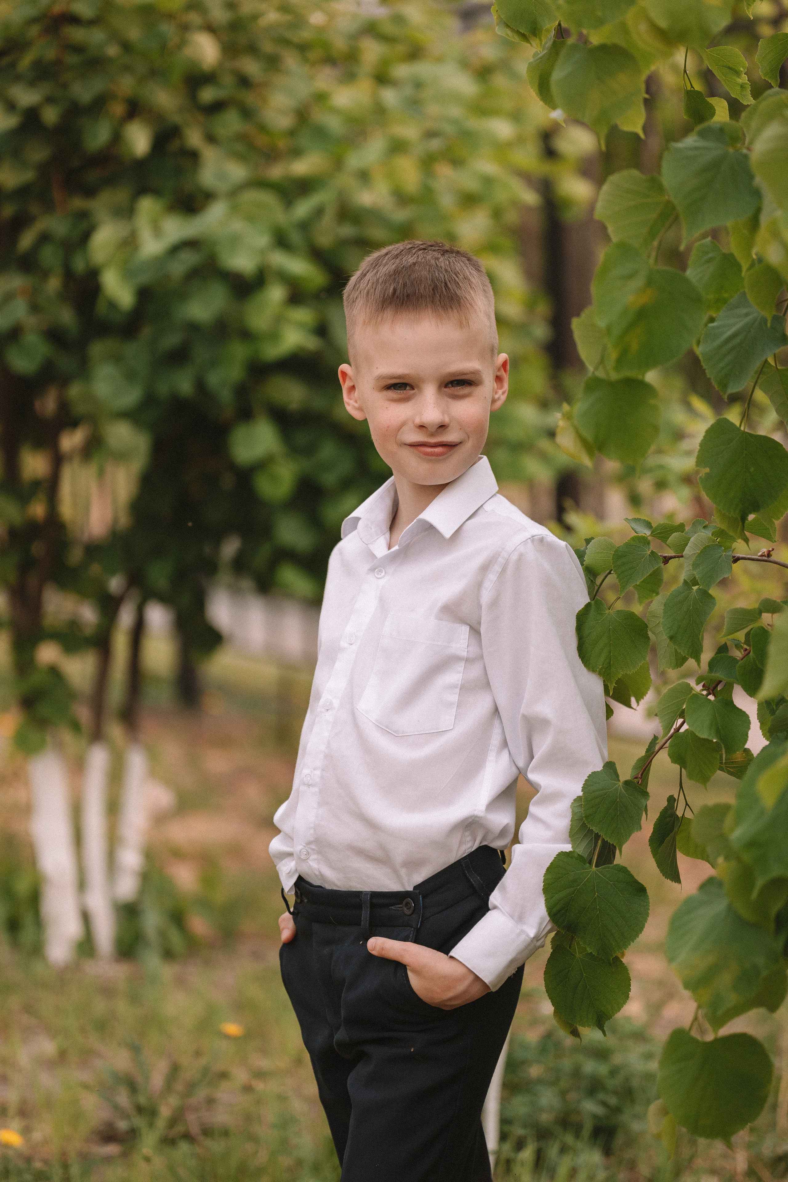 3 класс у школы. Семейный фотограф Тюмень, фотограф на роды Салмина Мария