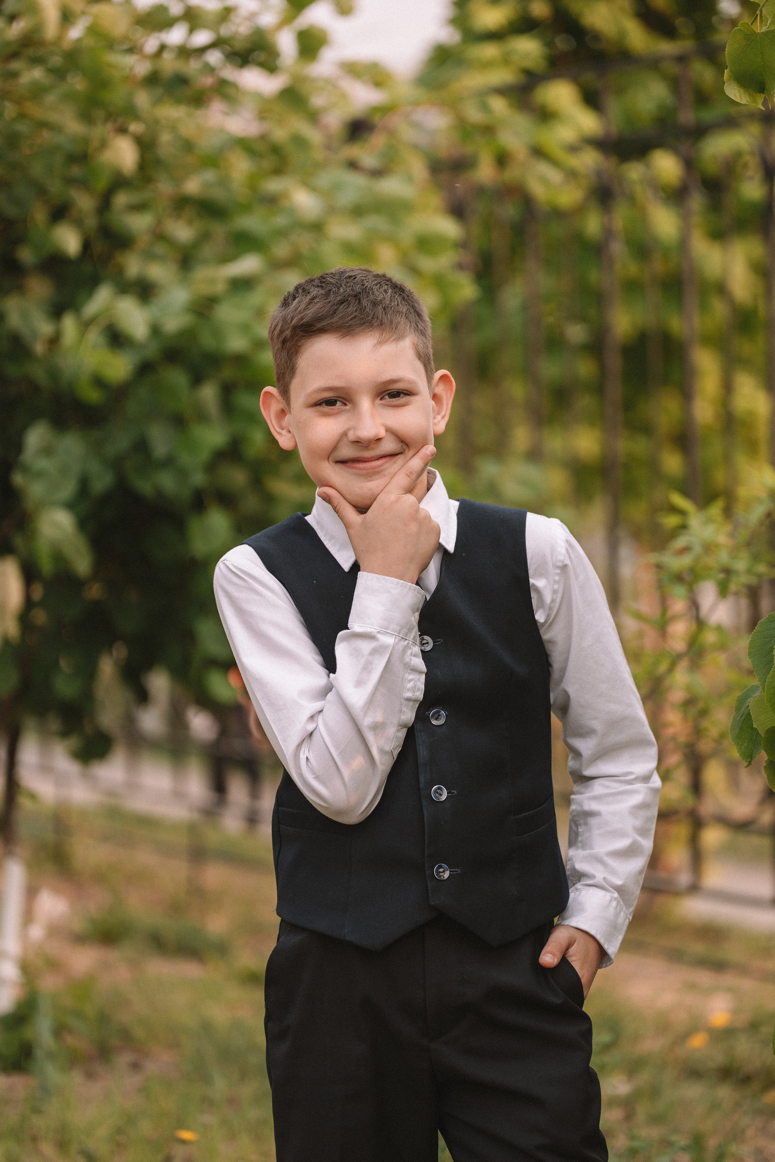 3 класс у школы. Семейный фотограф Тюмень, фотограф на роды Салмина Мария