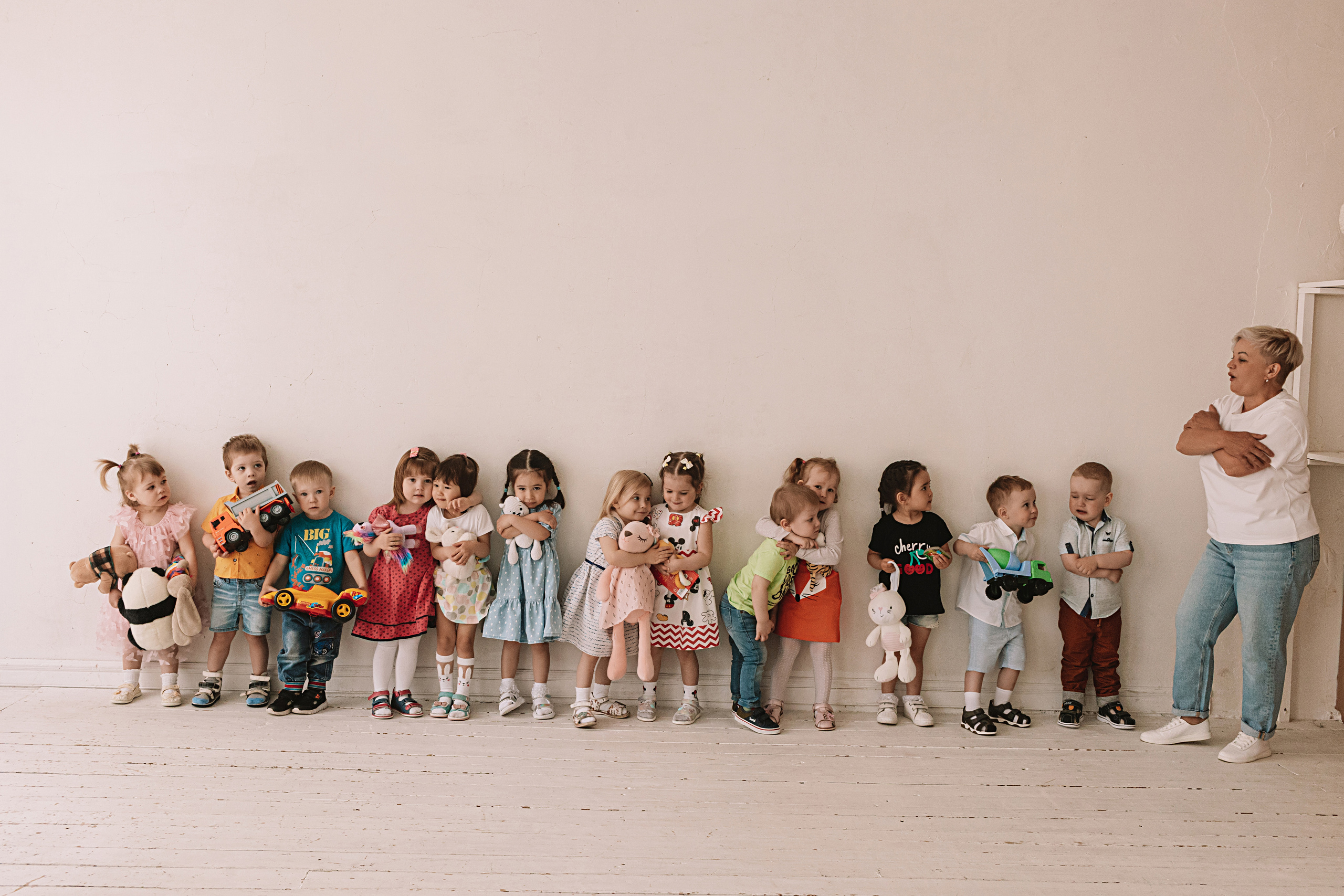 Младшая группа садика в студии. Семейный фотограф Тюмень, фотограф на роды Салмина Мария
