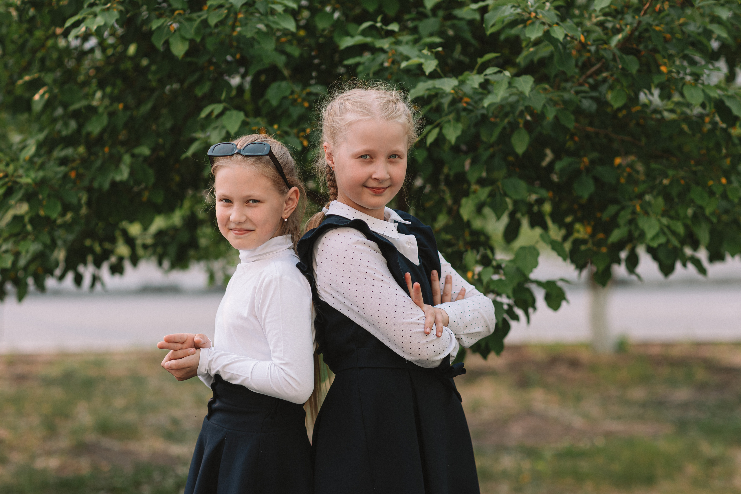 3 класс у школы. Семейный фотограф Тюмень, фотограф на роды Салмина Мария