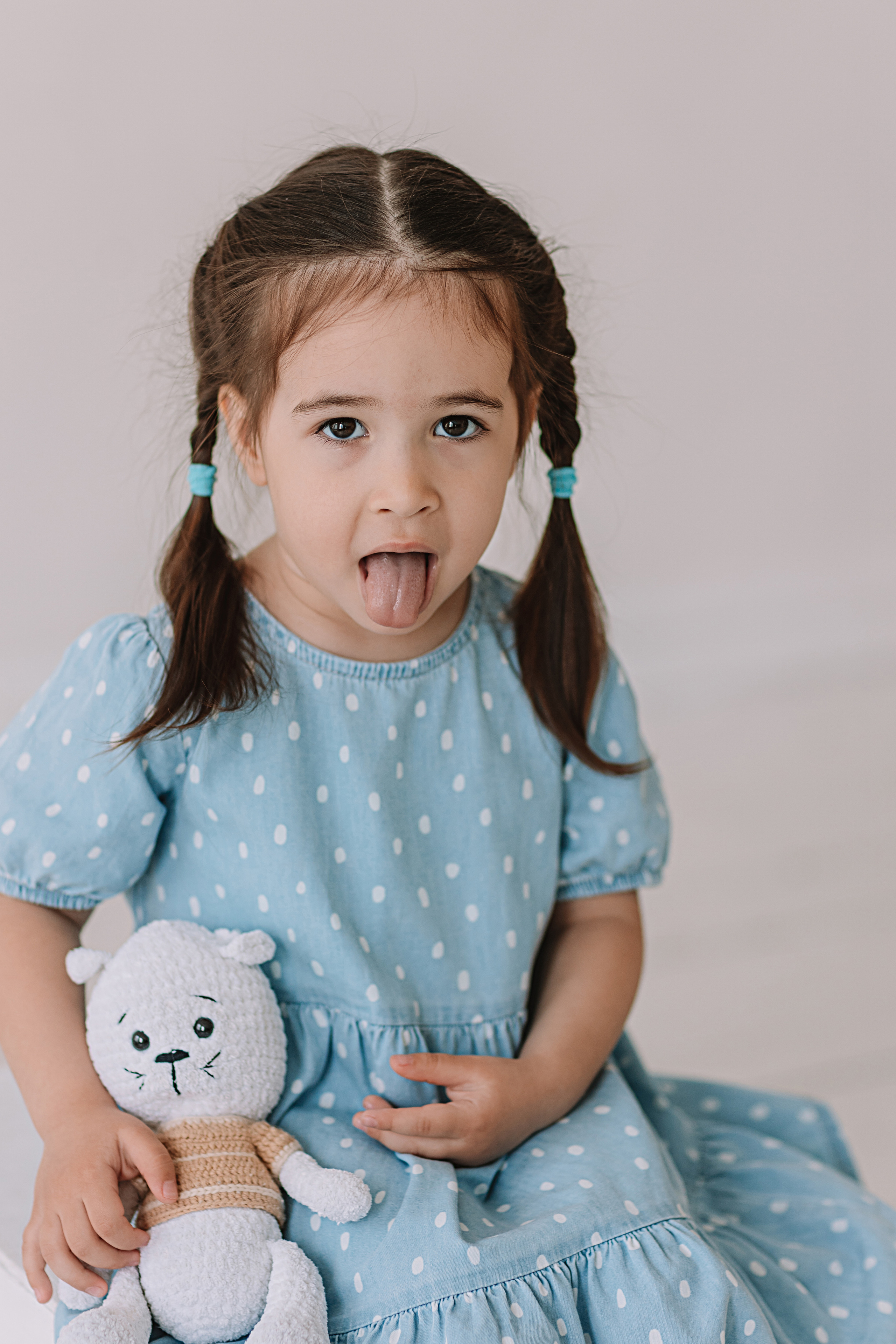 Младшая группа садика в студии. Семейный фотограф Тюмень, фотограф на роды Салмина Мария