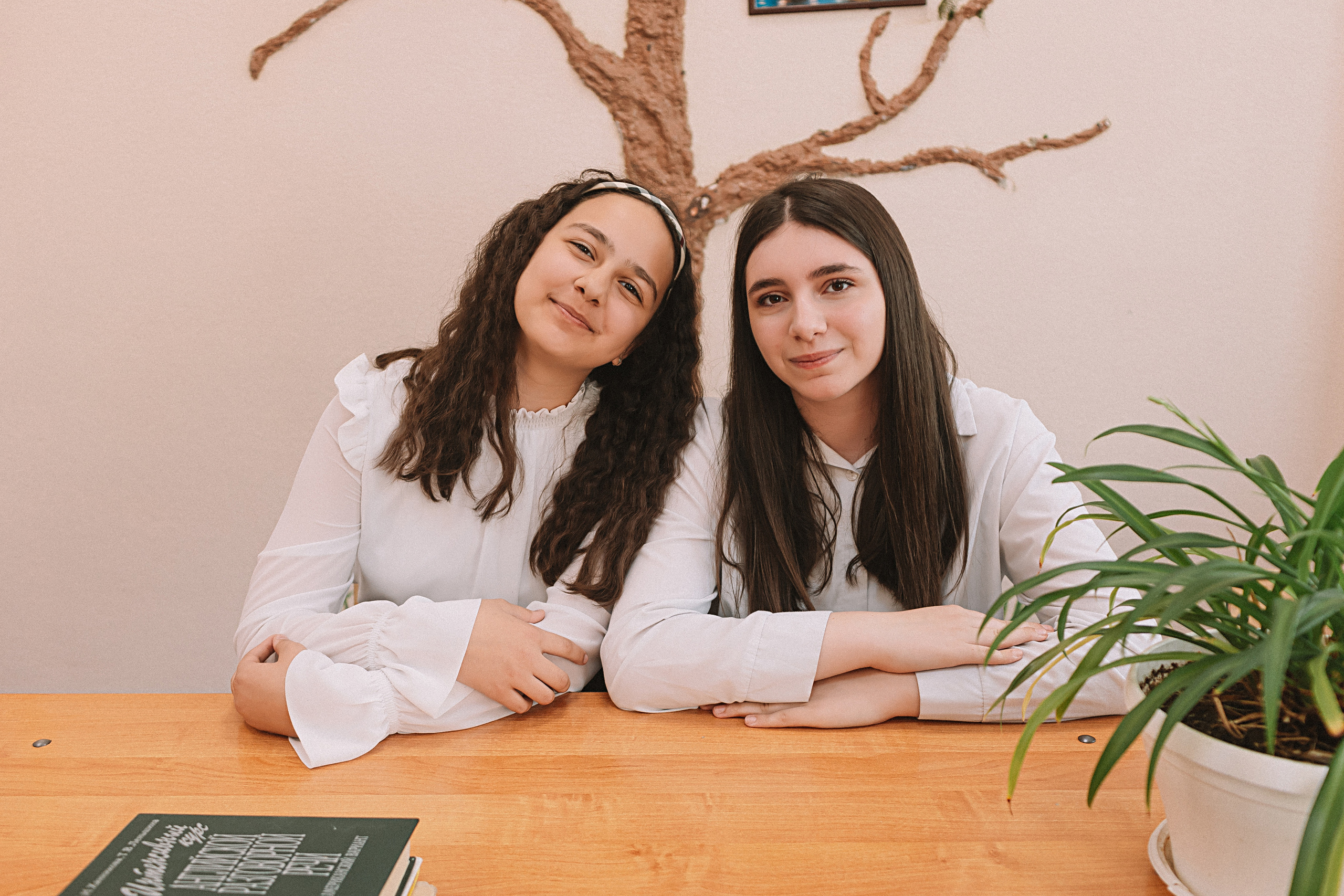 7 класс в стенах школы. Семейный фотограф Тюмень, фотограф на роды Салмина Мария