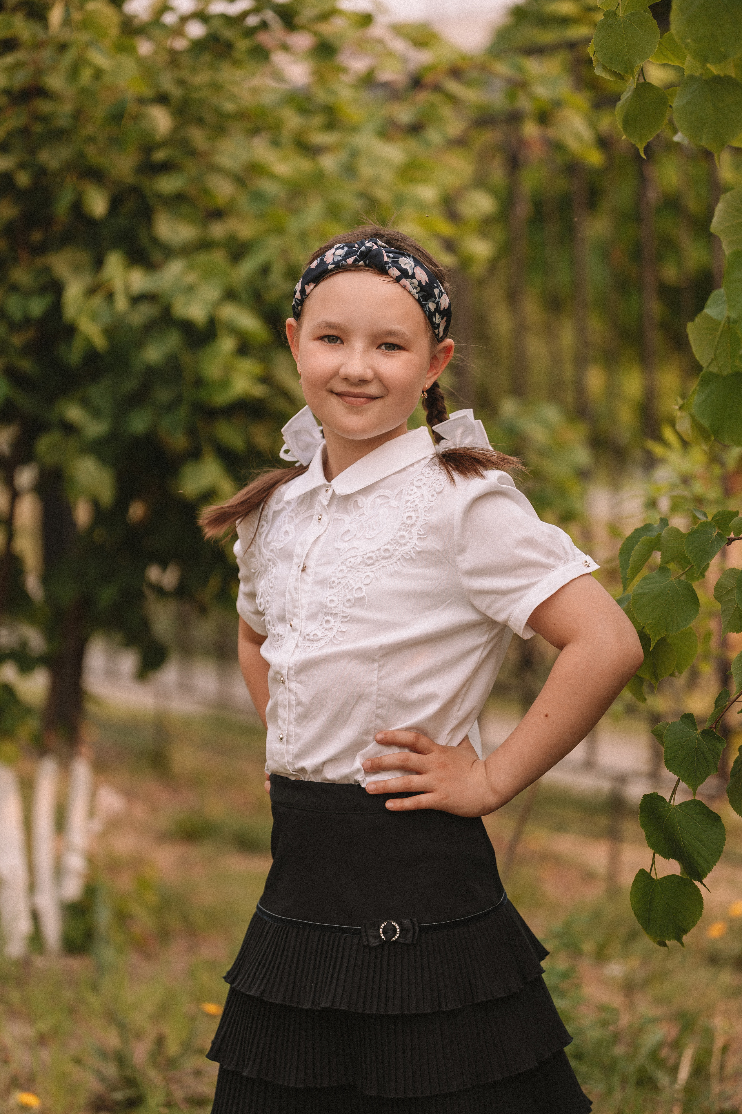 3 класс у школы. Семейный фотограф Тюмень, фотограф на роды Салмина Мария